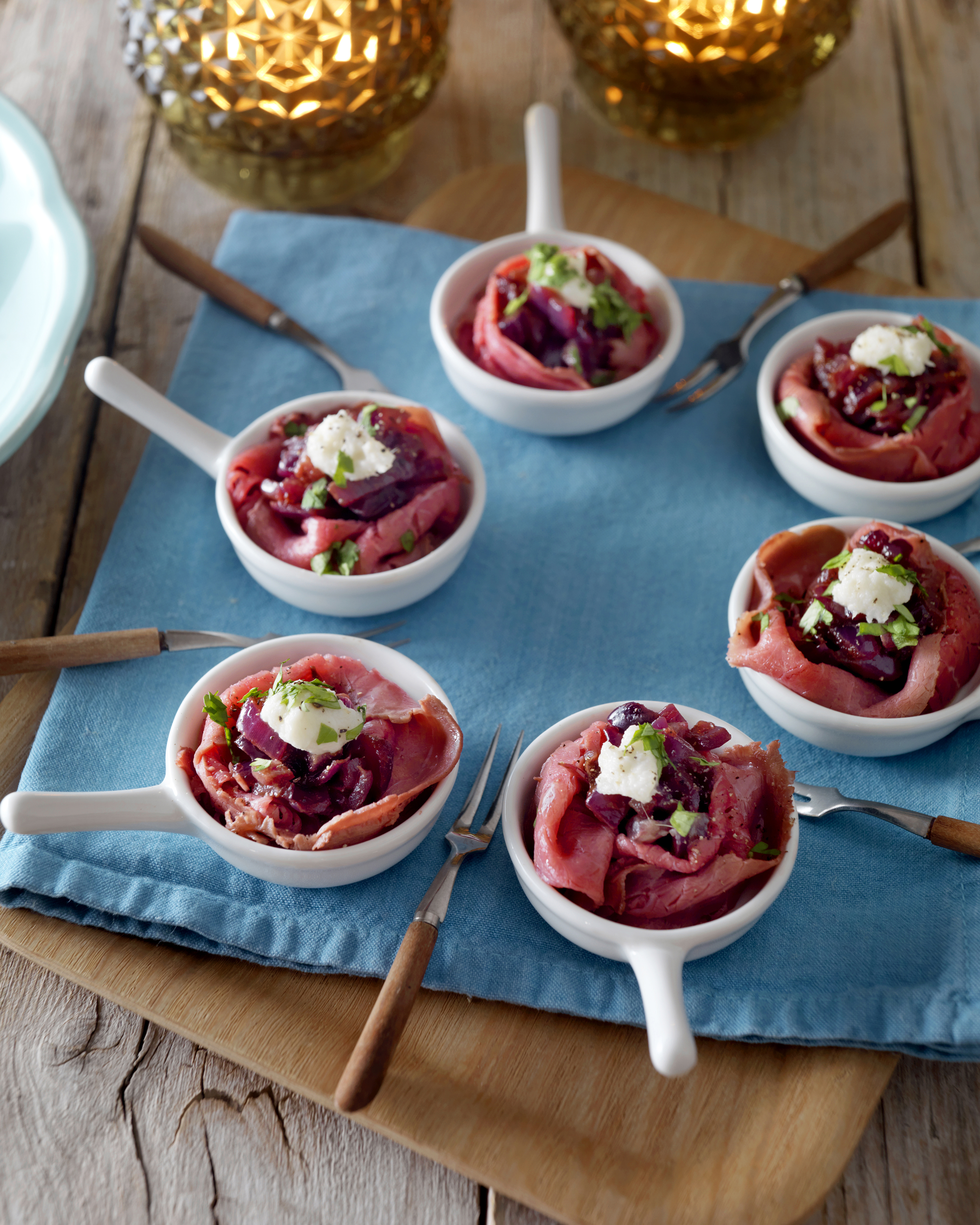 Rosbiefroosjes met gekarameliseerde ui