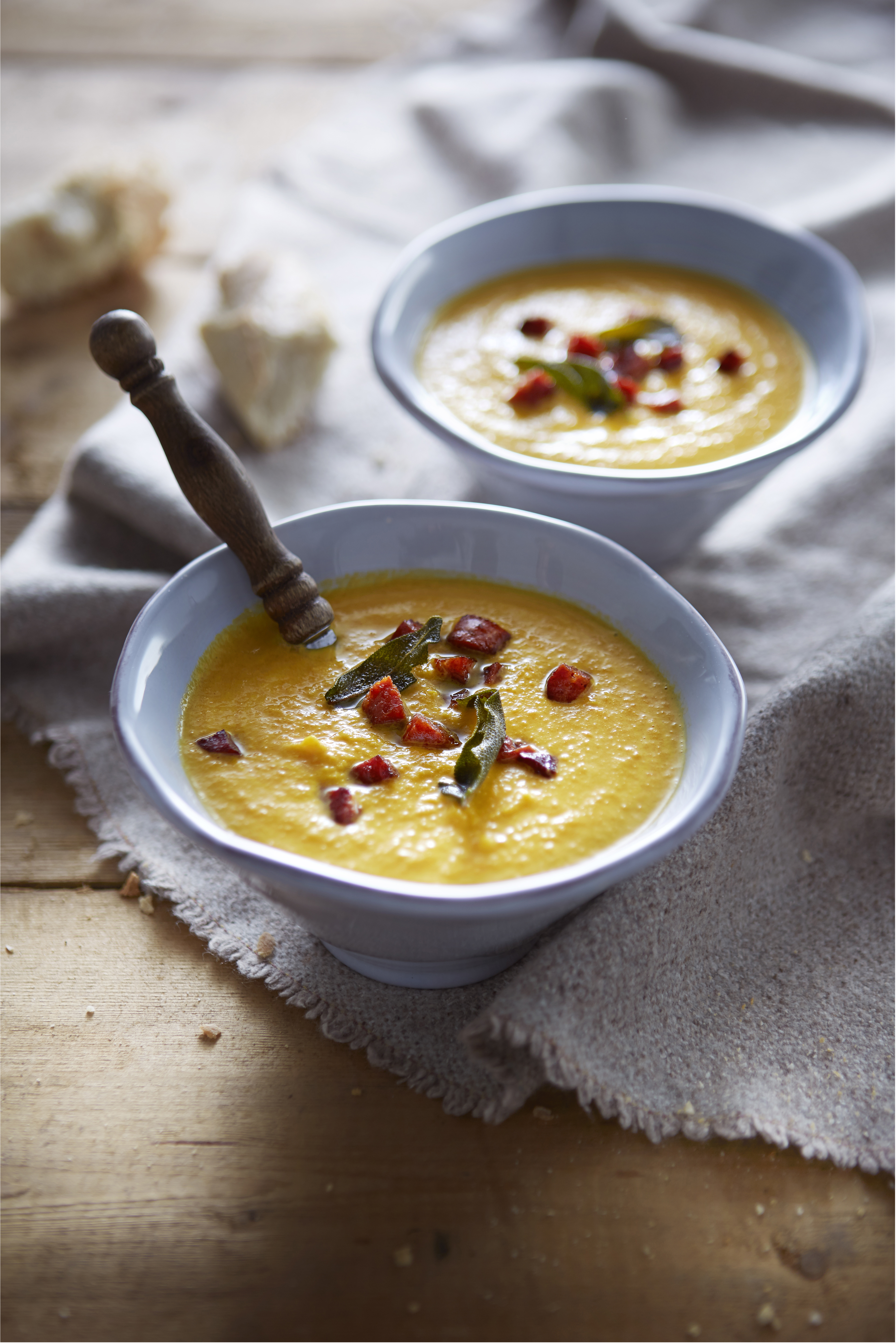 Wortelsoep met chorizo en salie