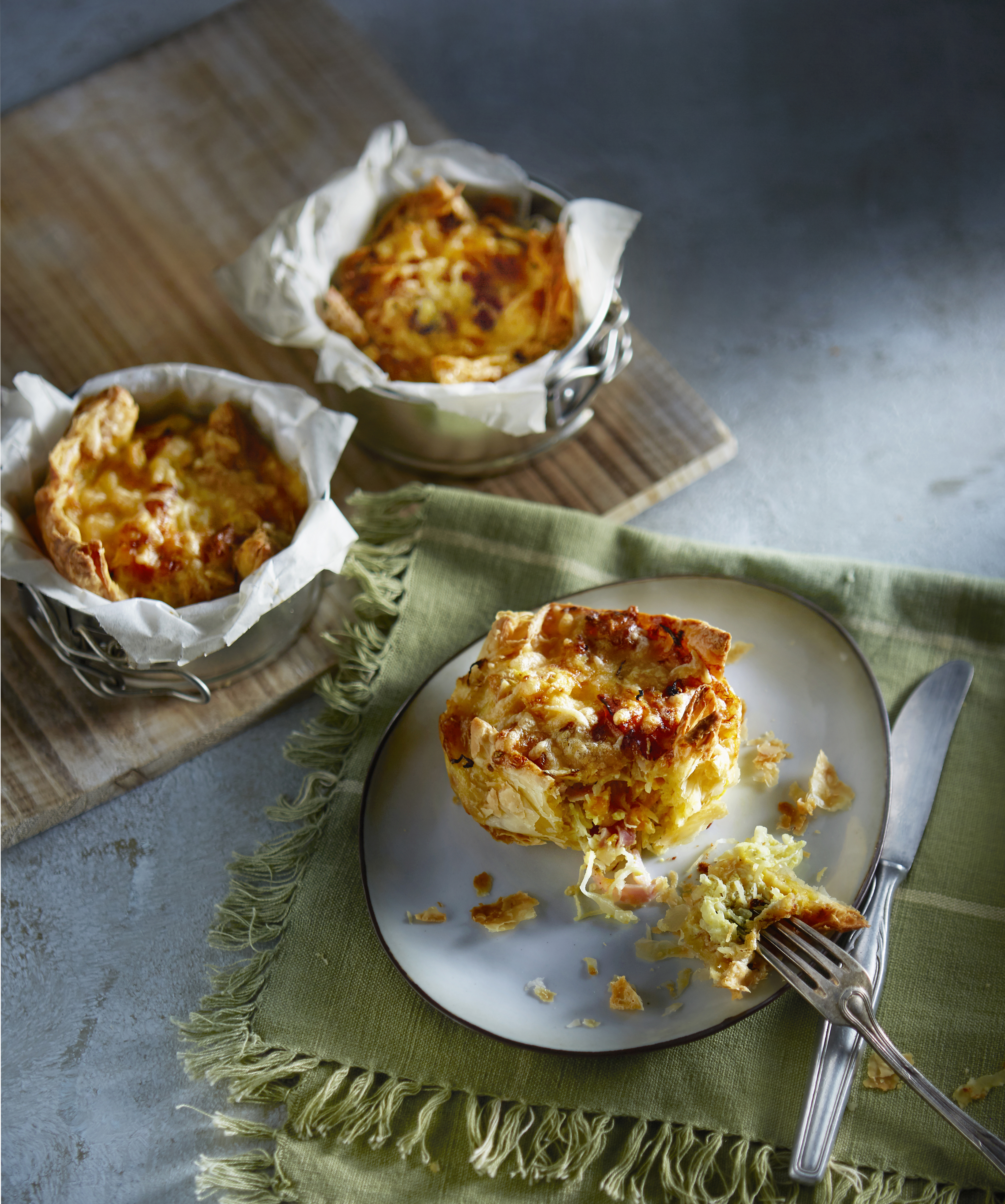 Zuurkooltaartjes met ham, kaas en abrikozen