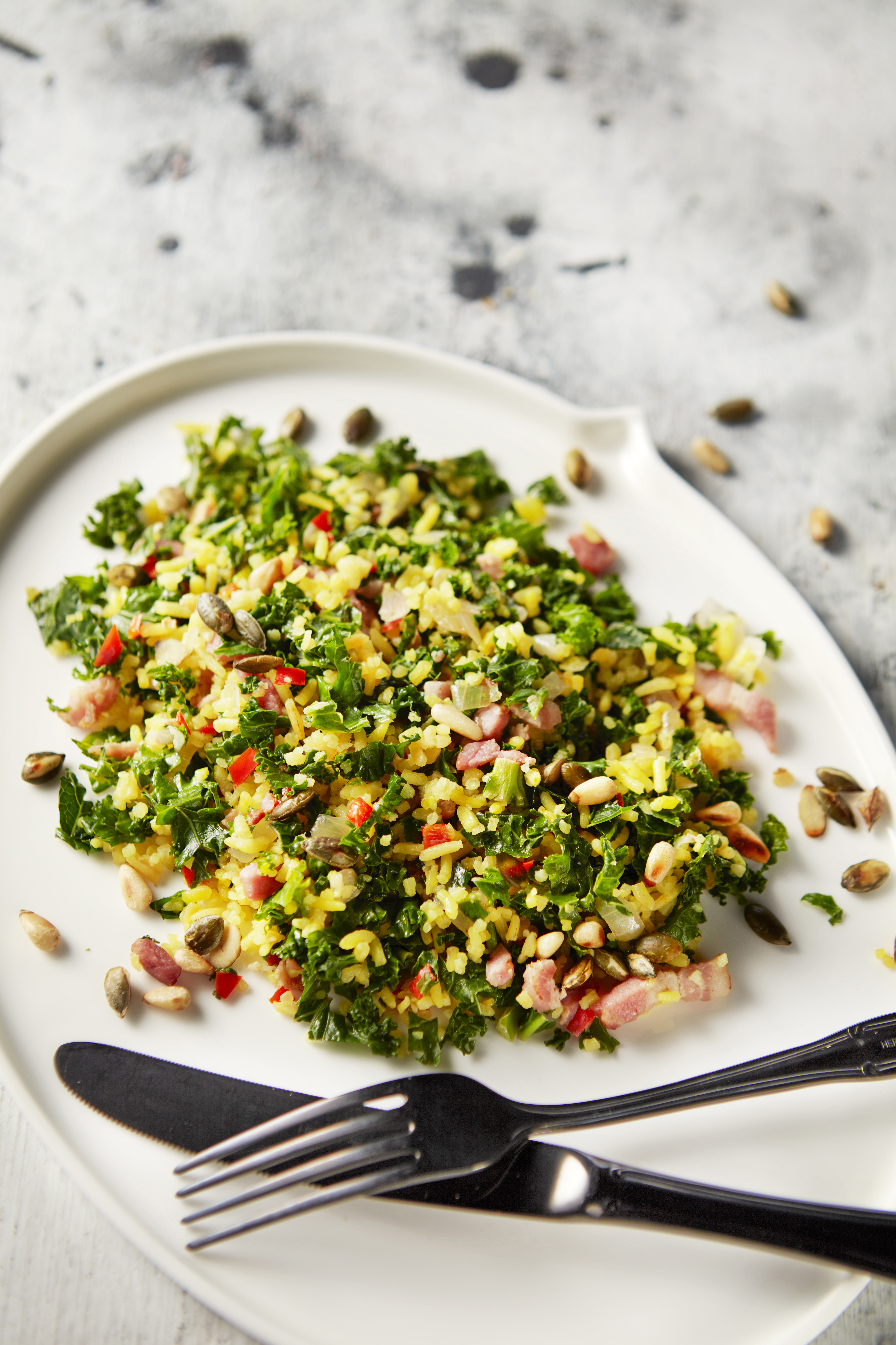 Warme rijstsalade met kruidige boerenkool
