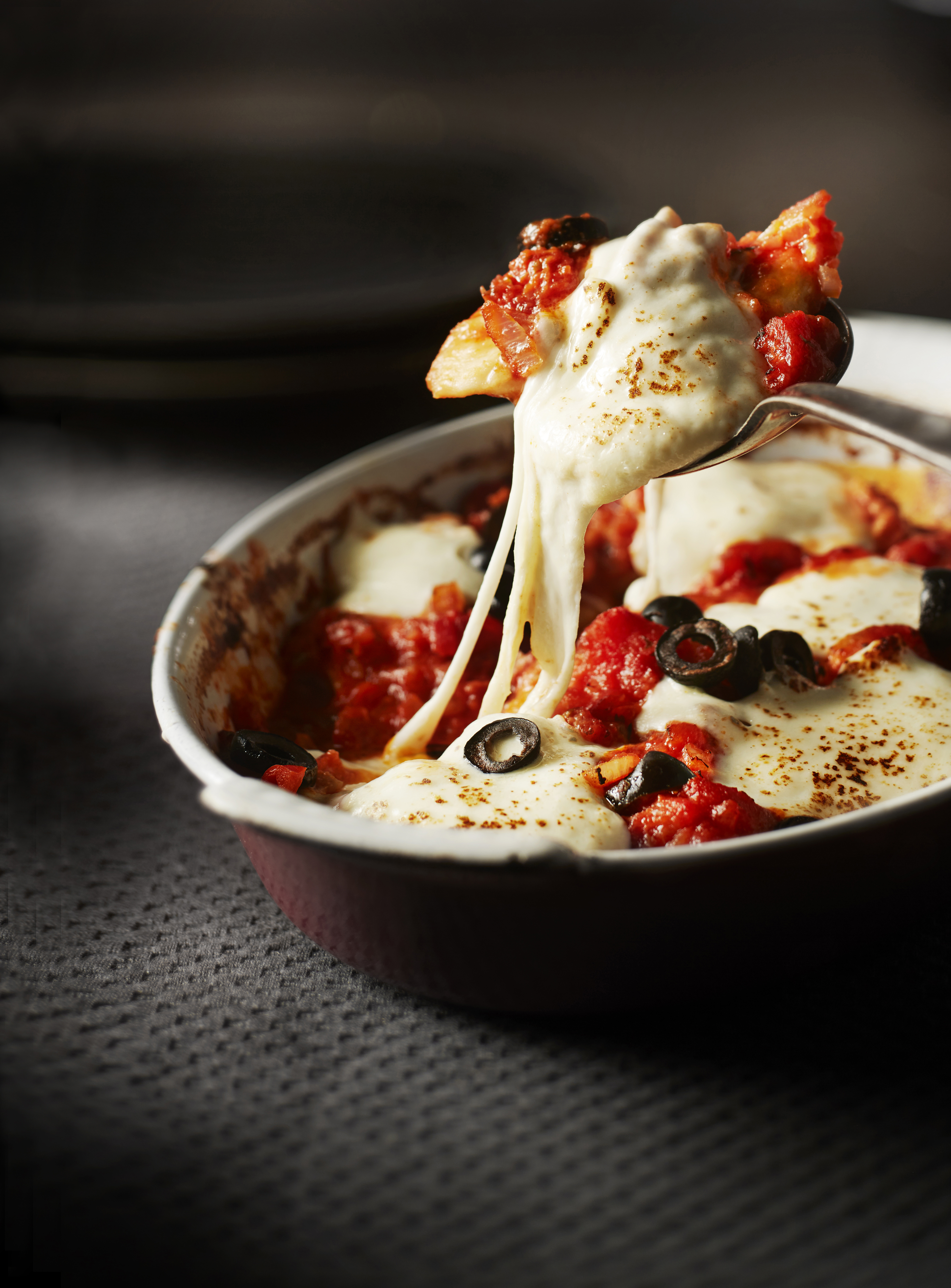 Gegratineerde kip met tomatensaus en mozzarella