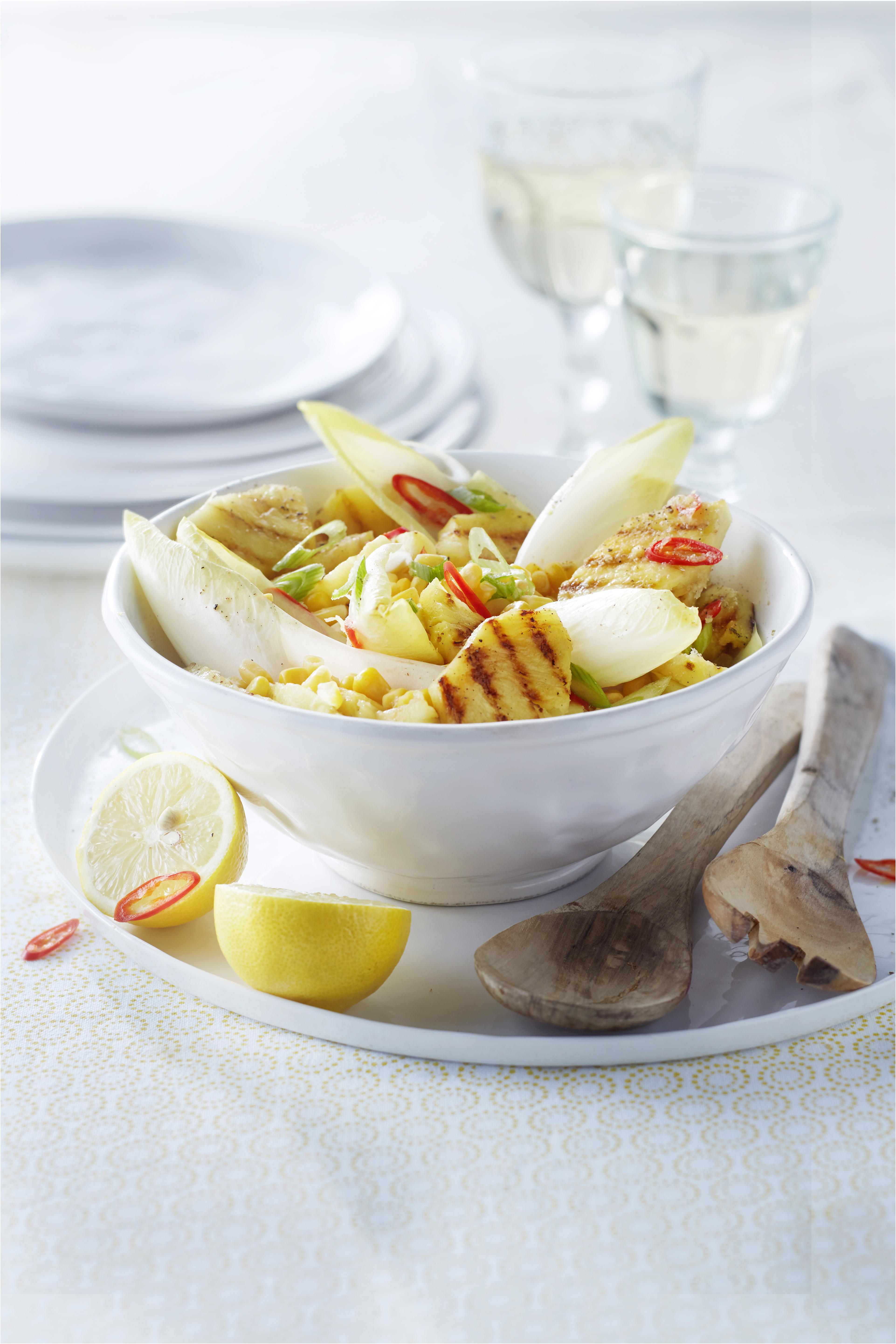 Pikante salade met gegrilde ananas