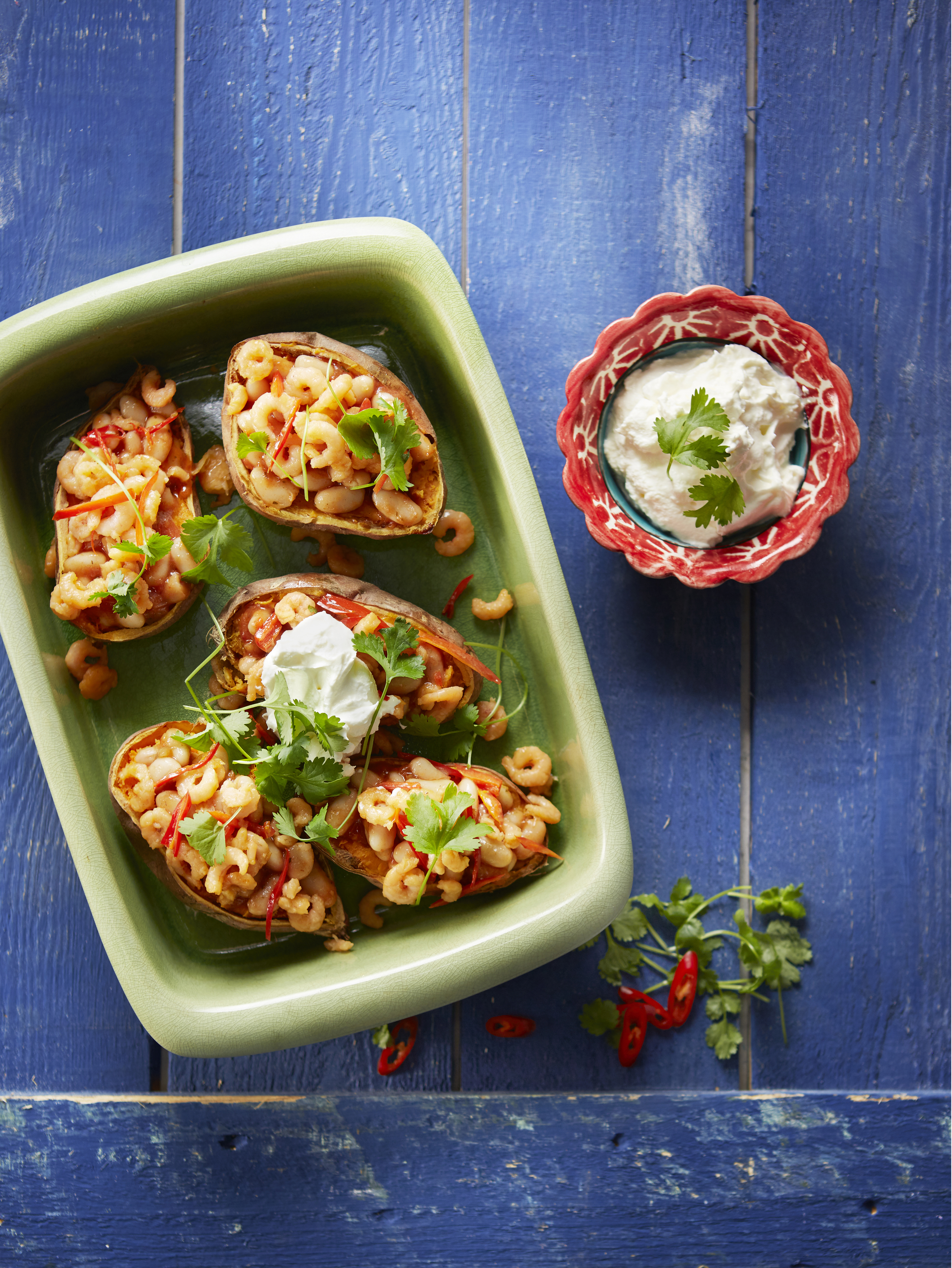 Gepofte zoete aardappel met garnalen