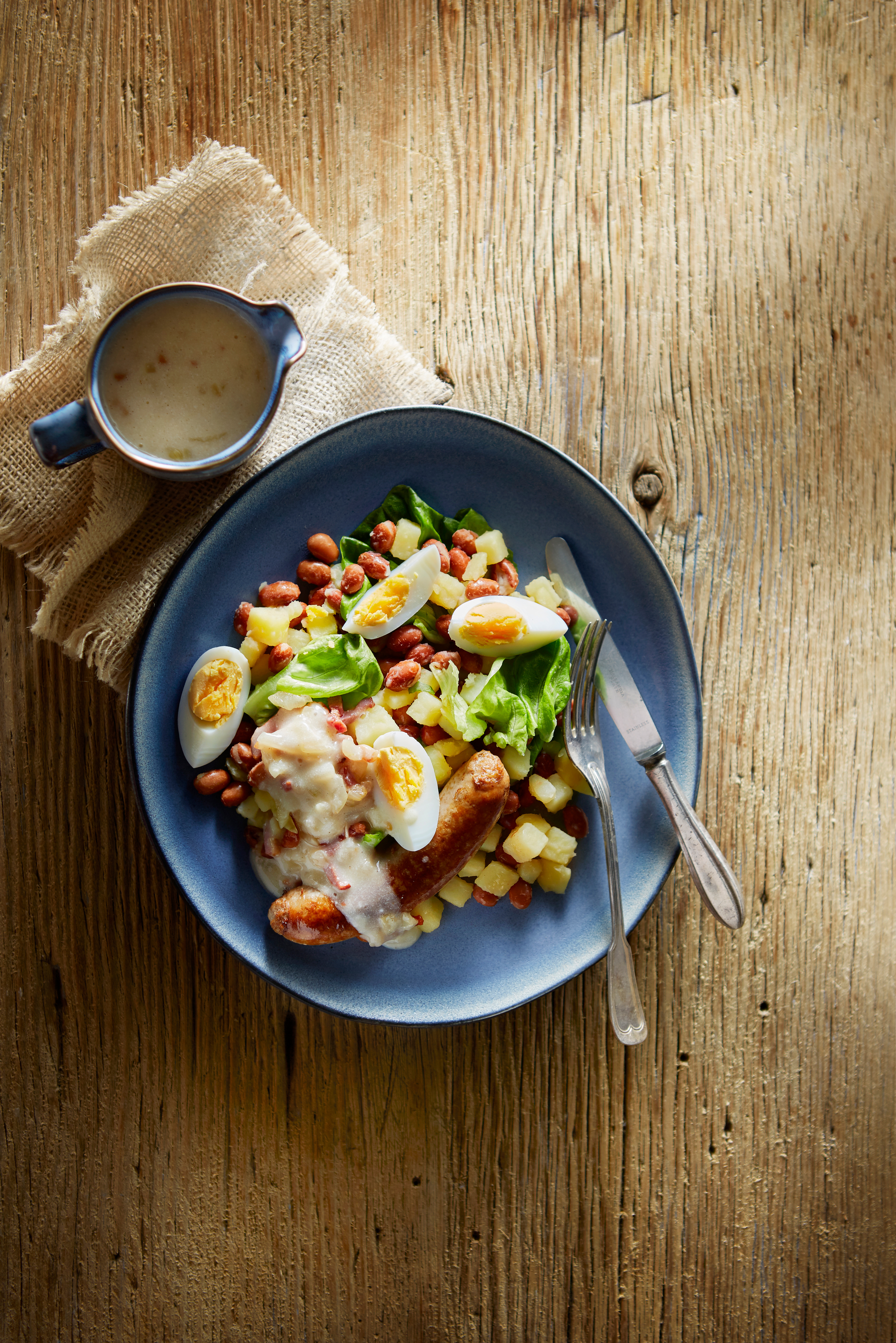 Bruine bonen met spek en karnemelksaus