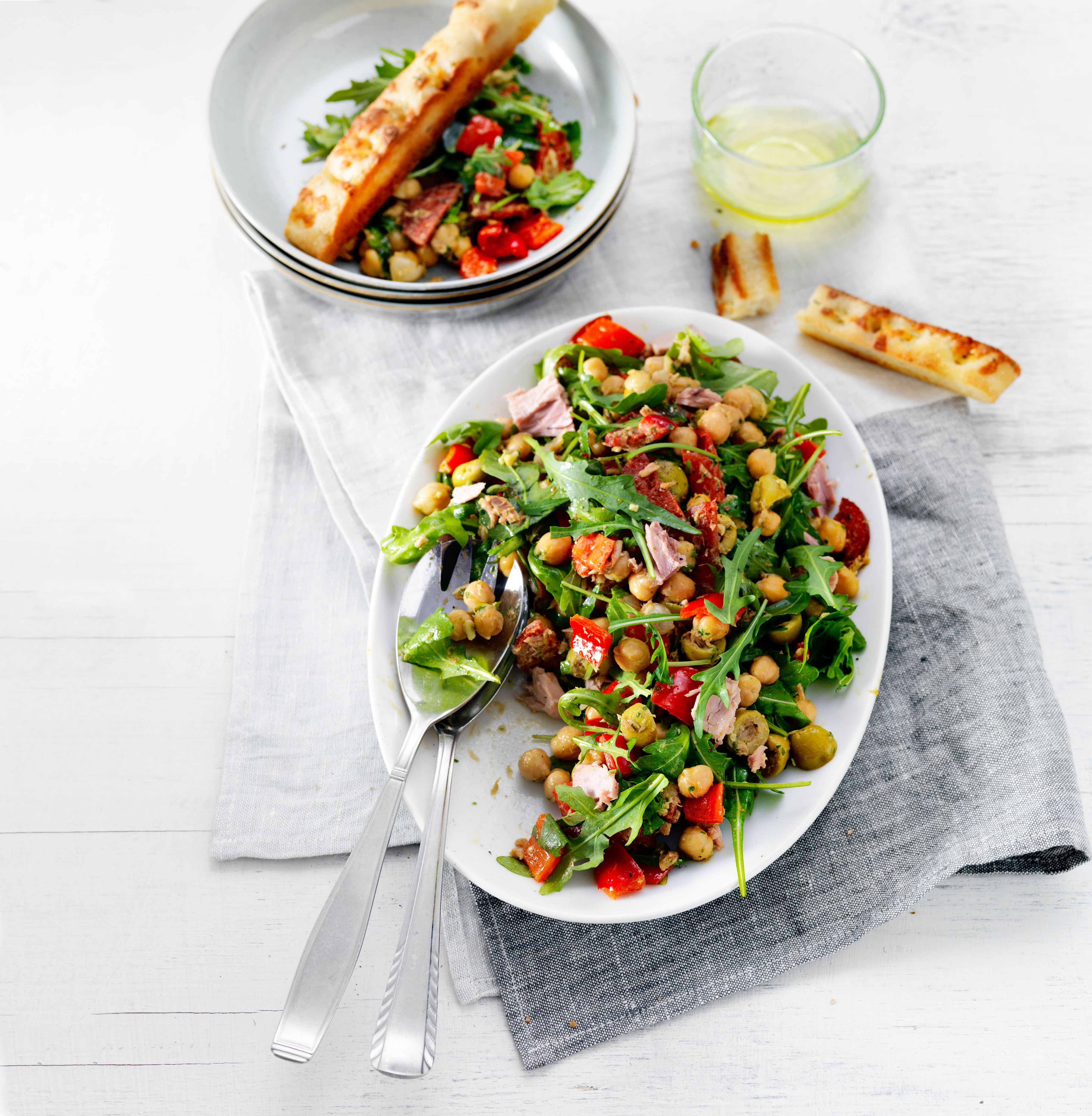 Kikkererwtensalade met chorizo en tonijn