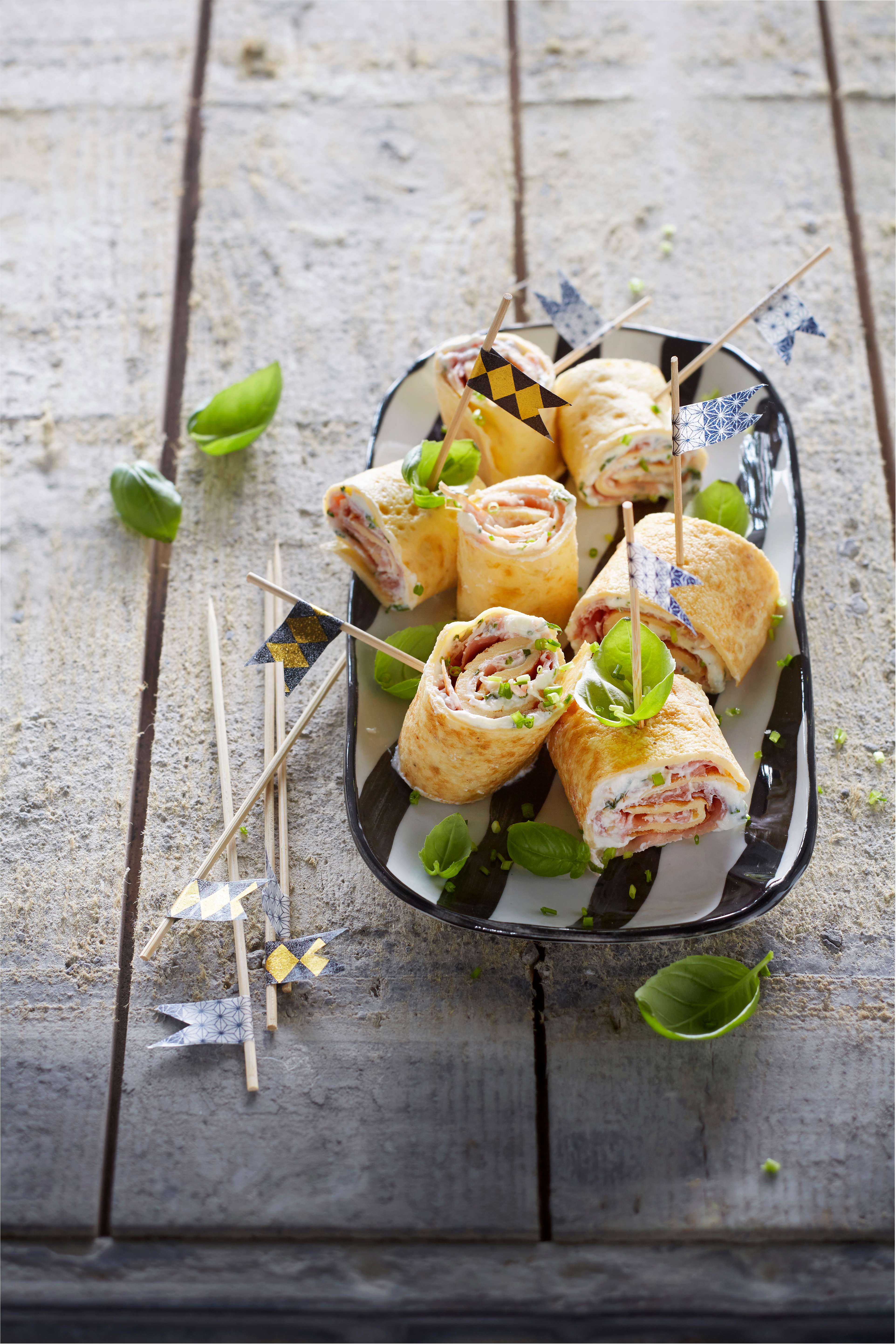 Omeletrolletjes met rauwe ham en kruidenricotta