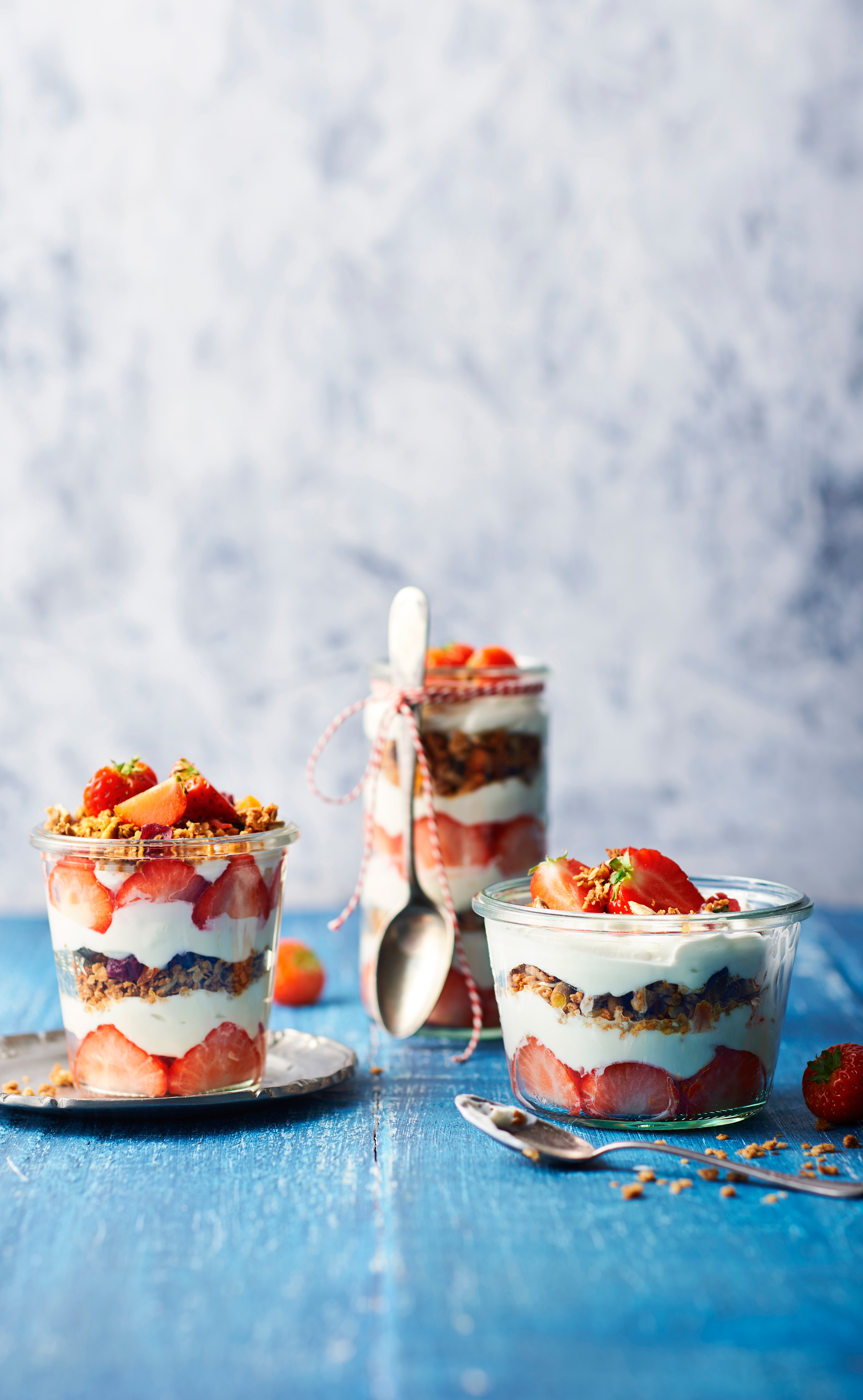 Kwarkflip met aardbeien en granola