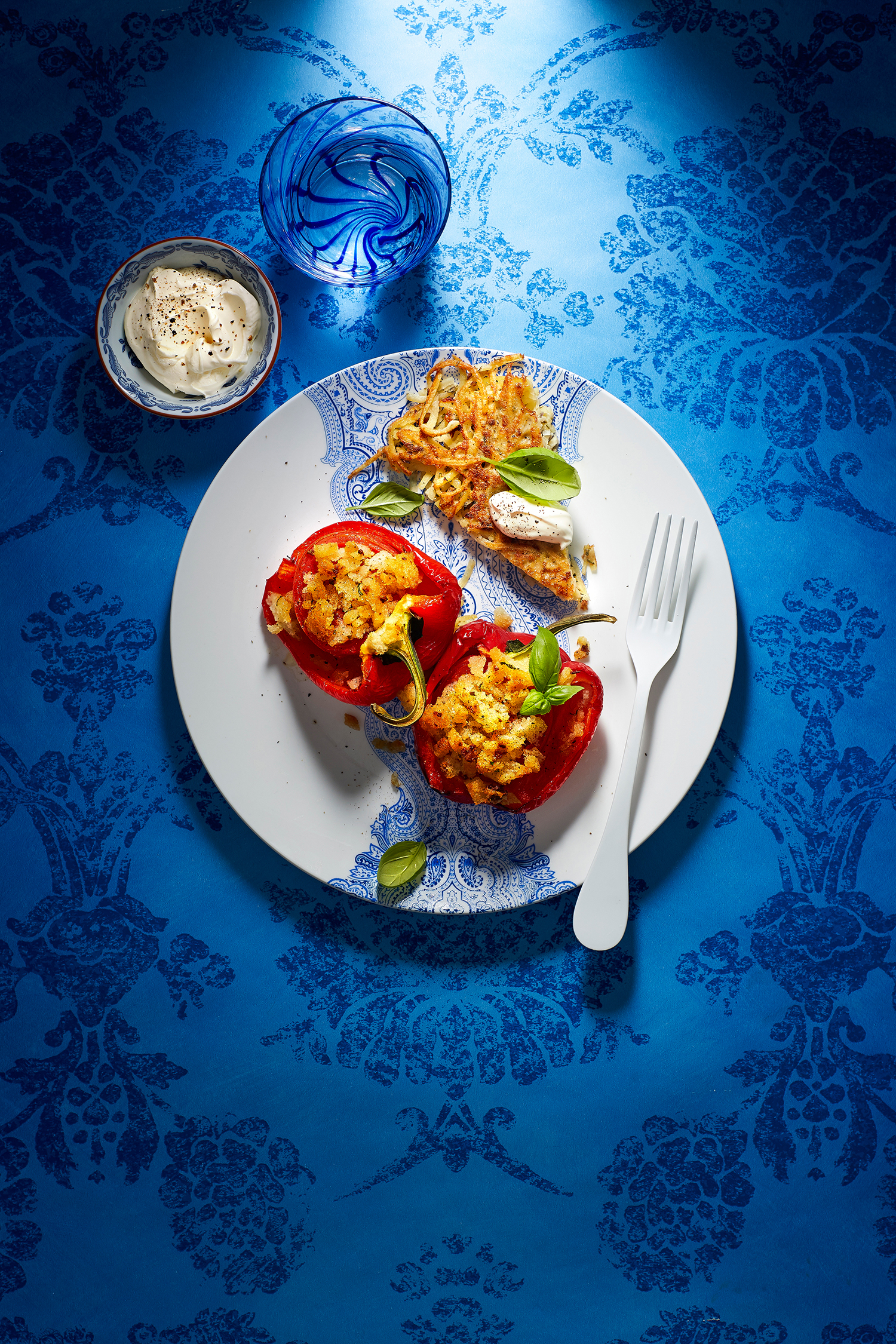 Rösti met rode ui en rozemarijn en gevulde paprika's