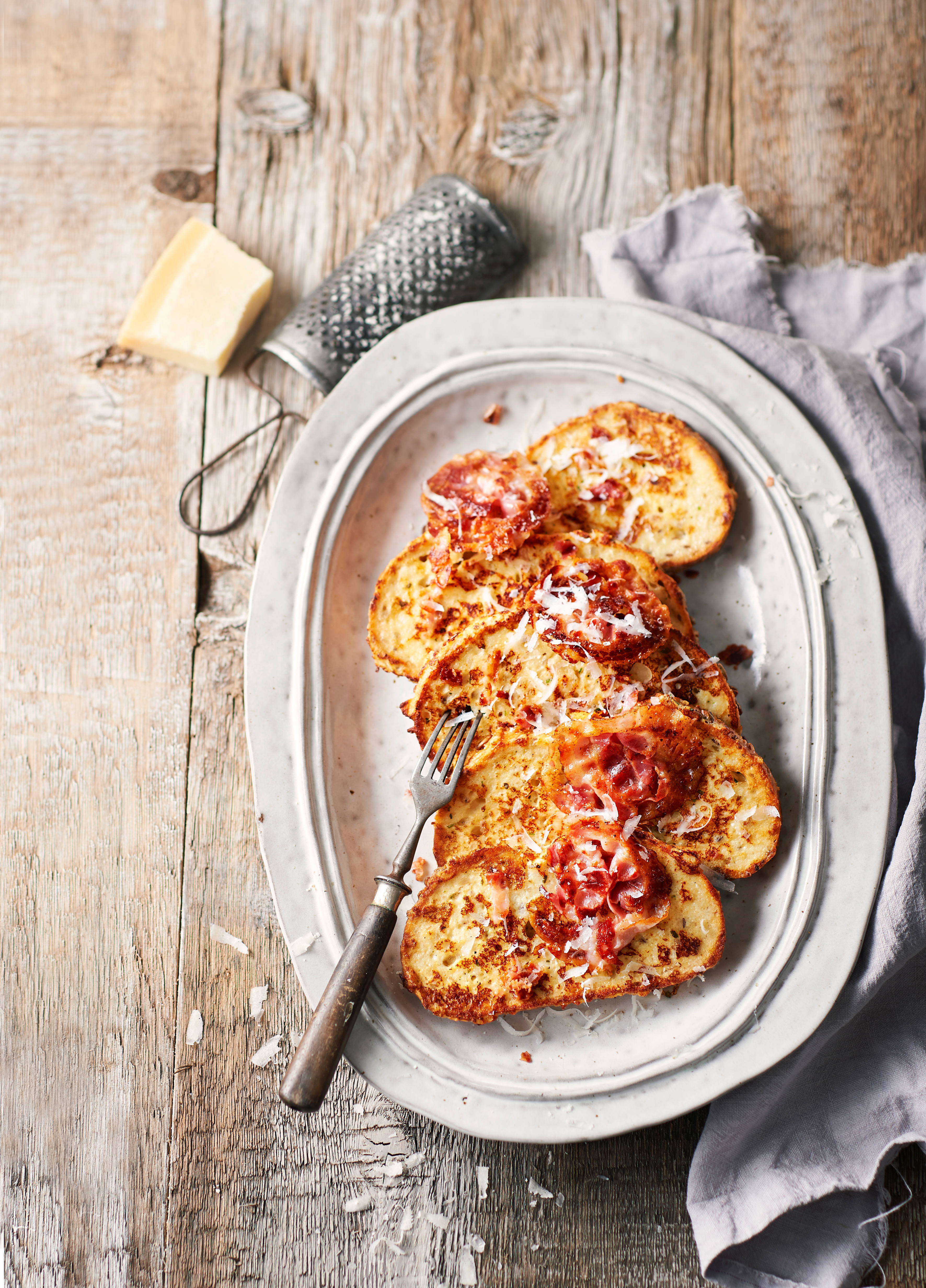 Wentelteefjes met pancetta en parmezaan