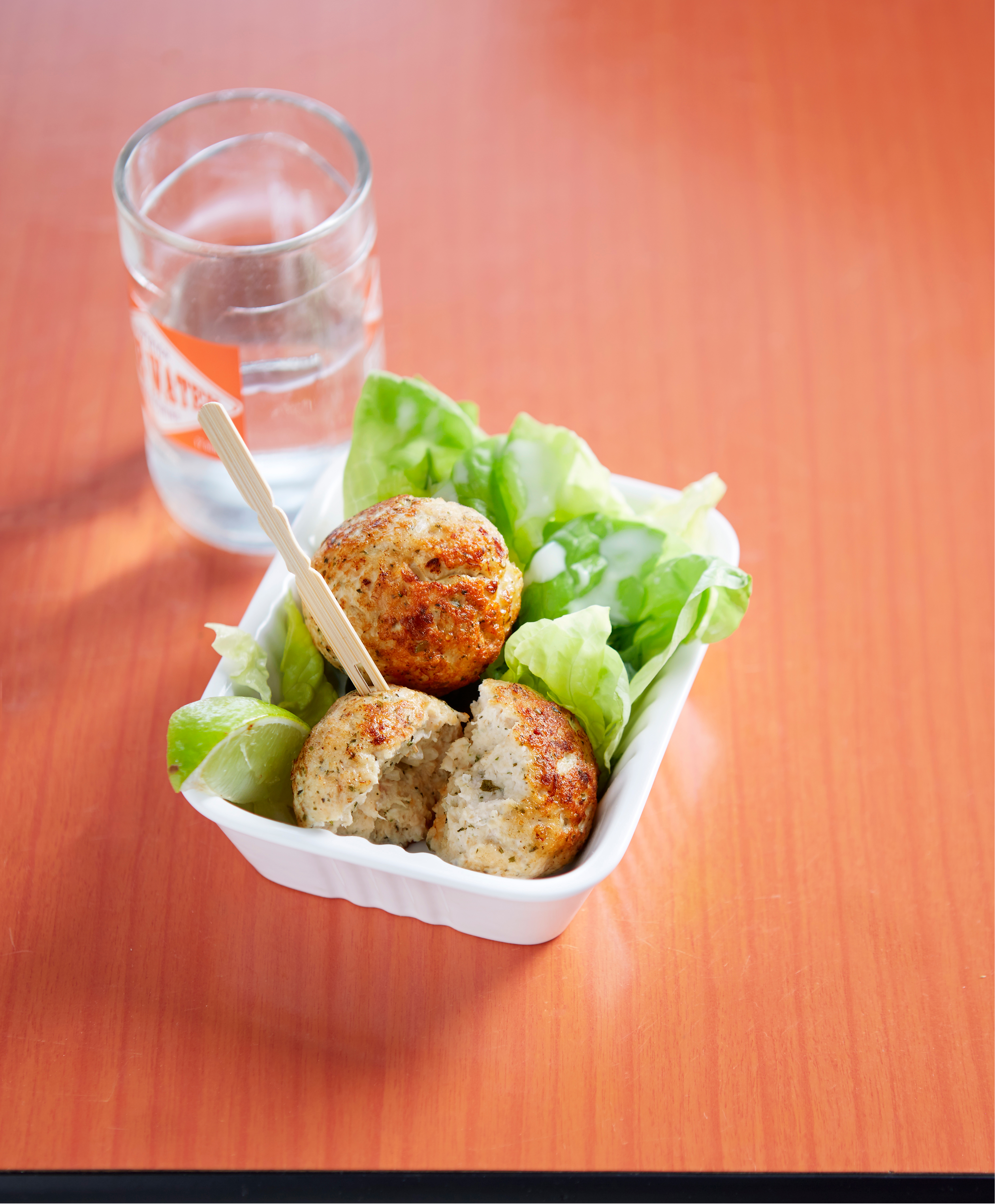 Kipballetjes met dragon en mosterdjus