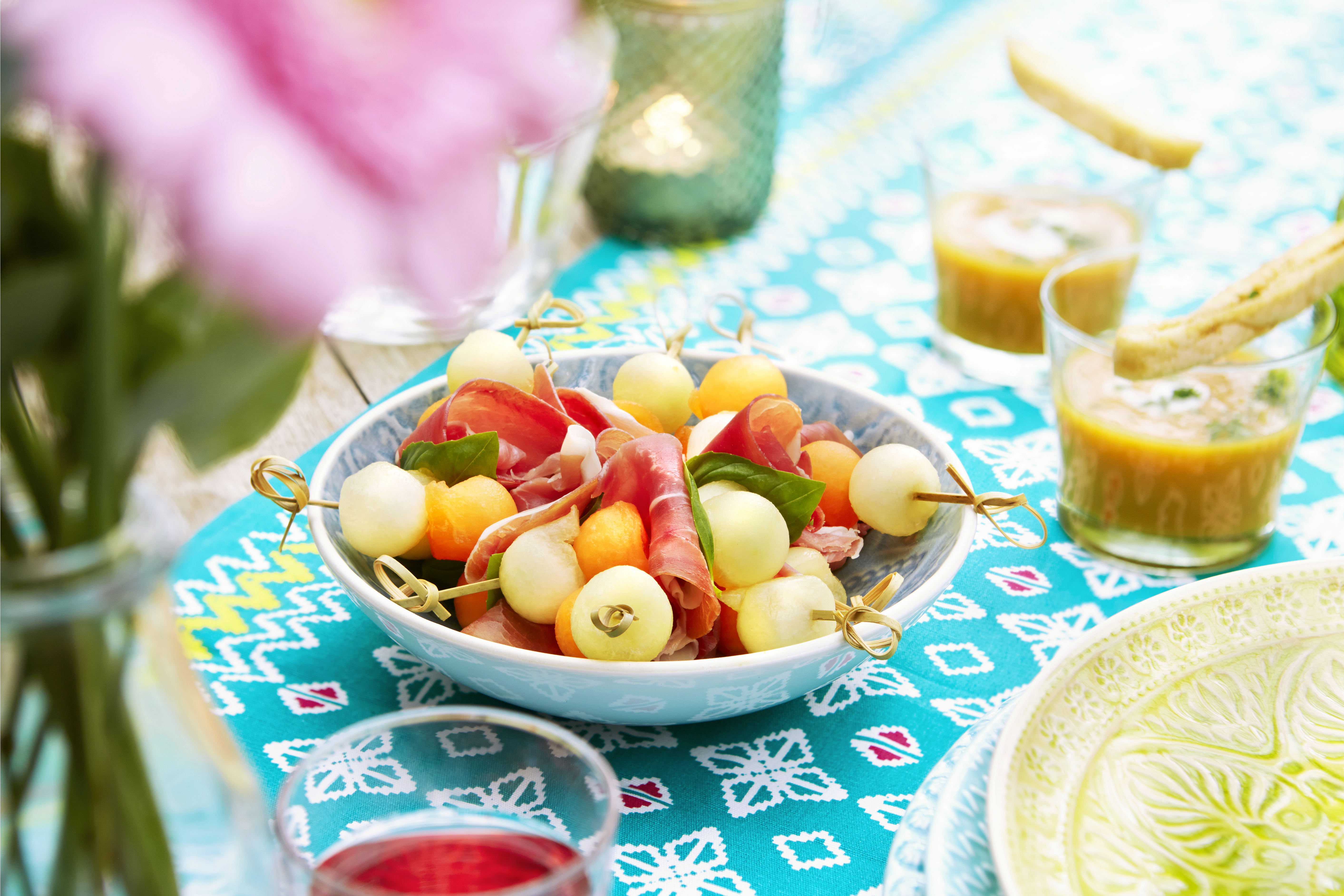 Meloenspiesjes met rauwe ham