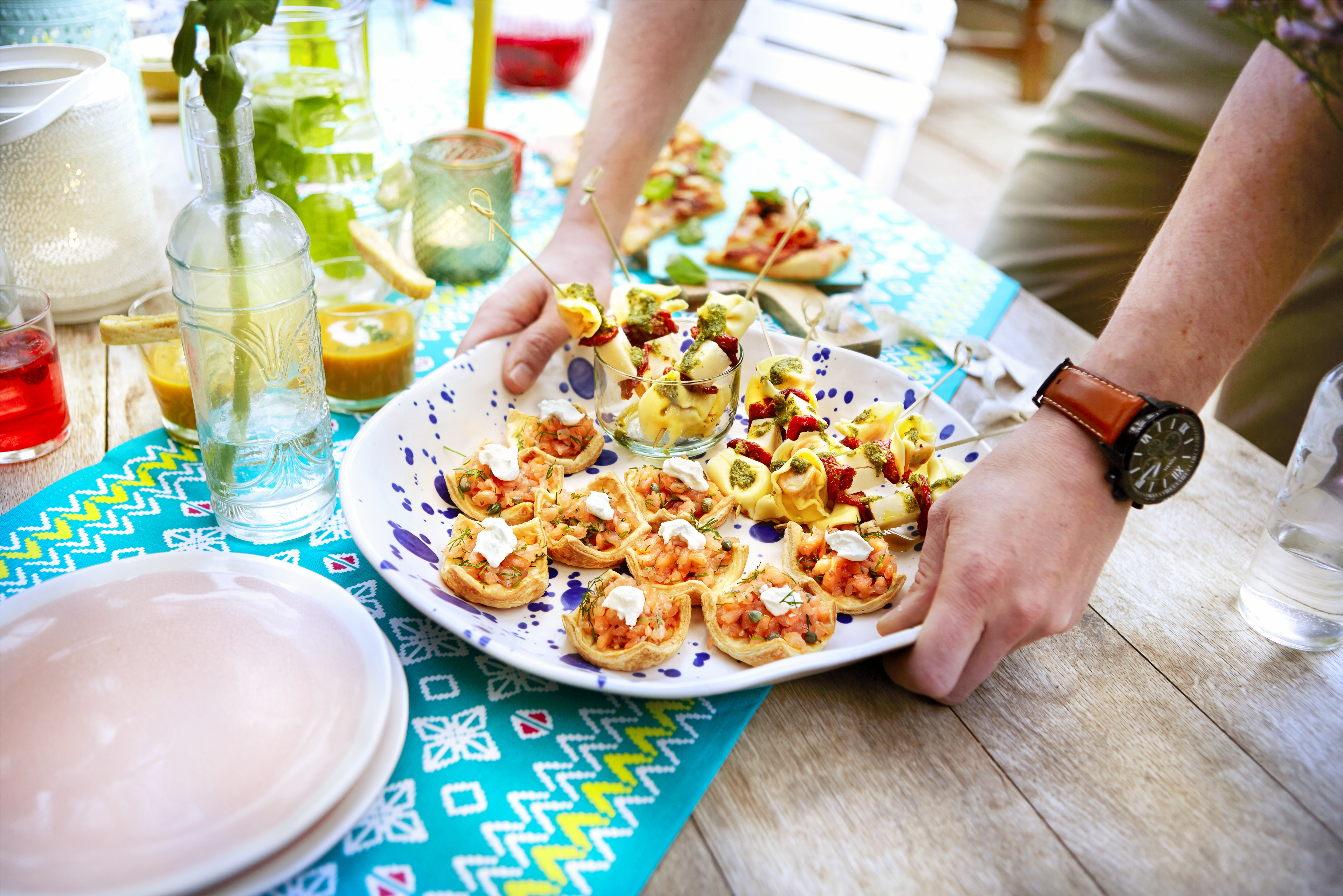 Tortellini-spiesjes met tomaat en parmezaan