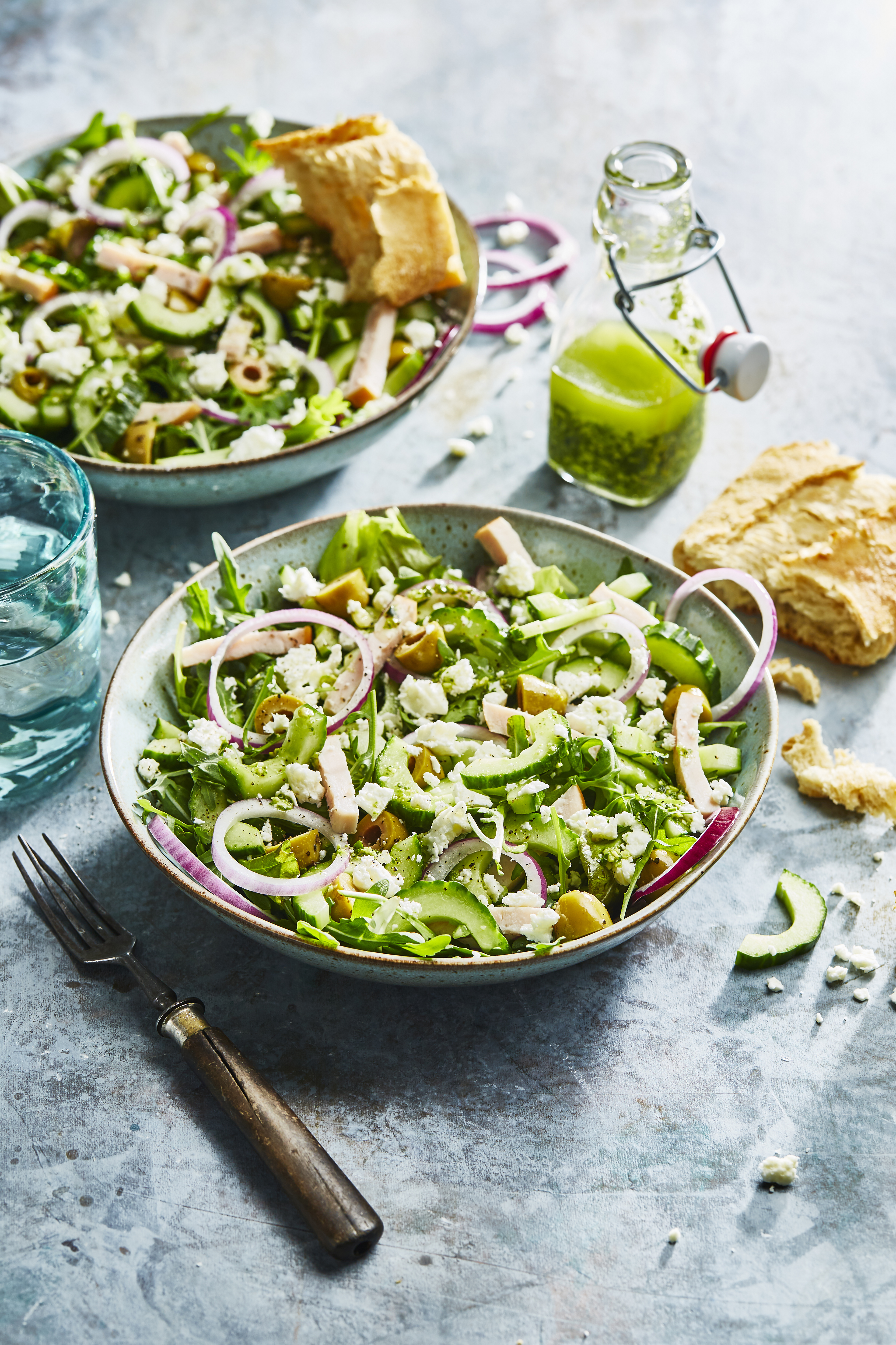 Komkommersalade met kip en feta
