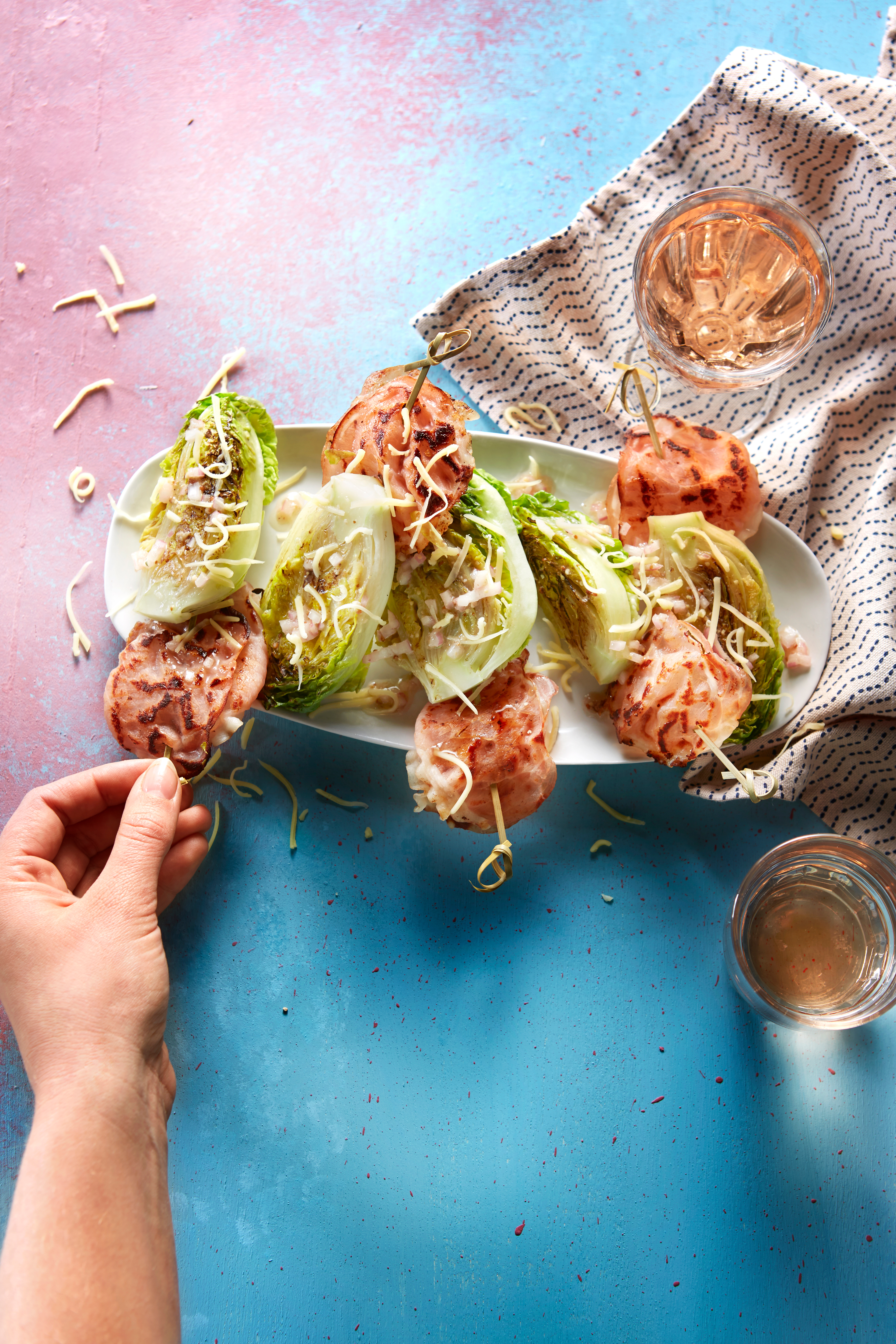 Geroosterde little gem met bacon en boerenkaas