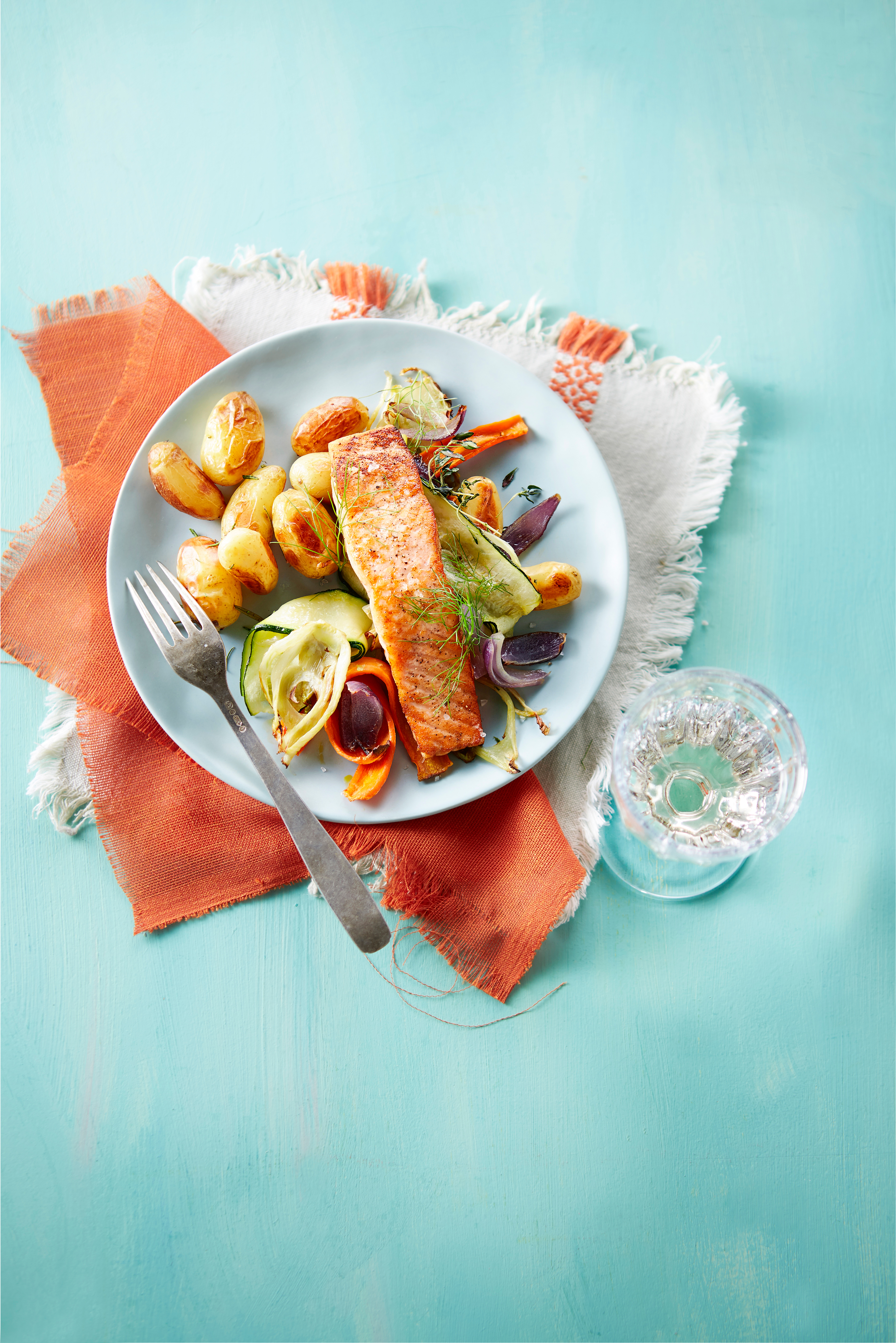 Geroosterde groenten en krieltjes met zalm