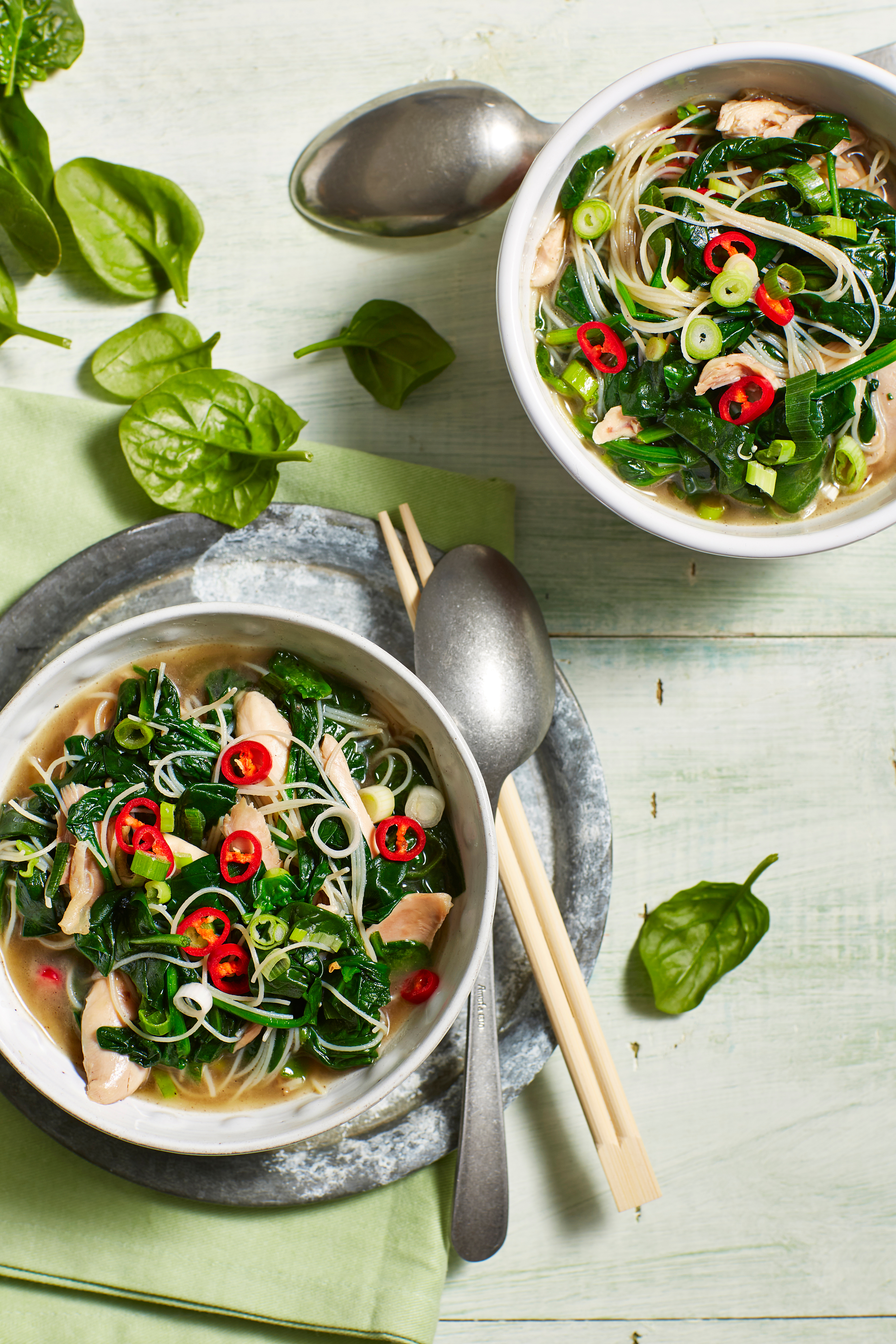 Spinaziesoep met mihoen en kip