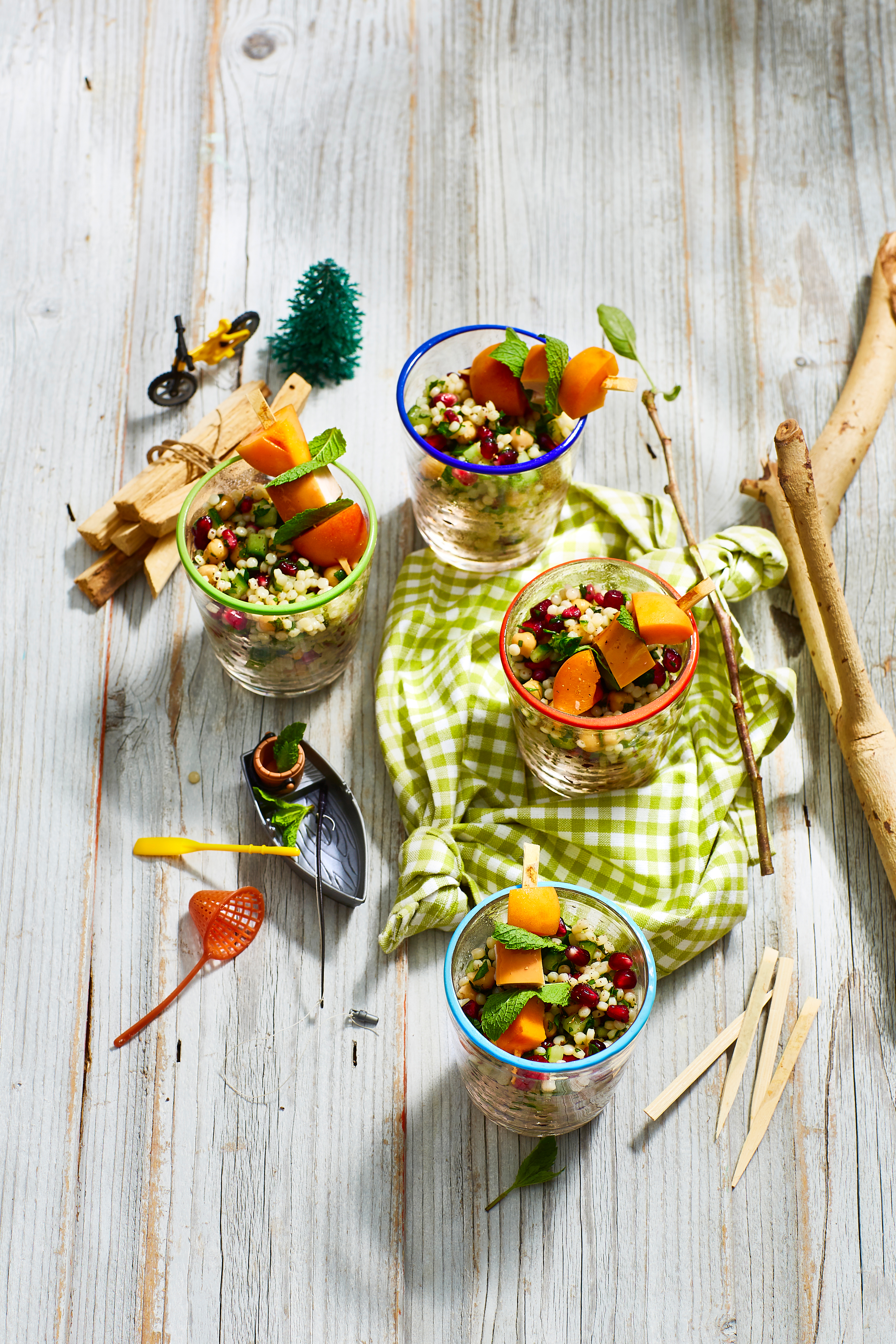 Couscous-salade met kip-fruitspiesje