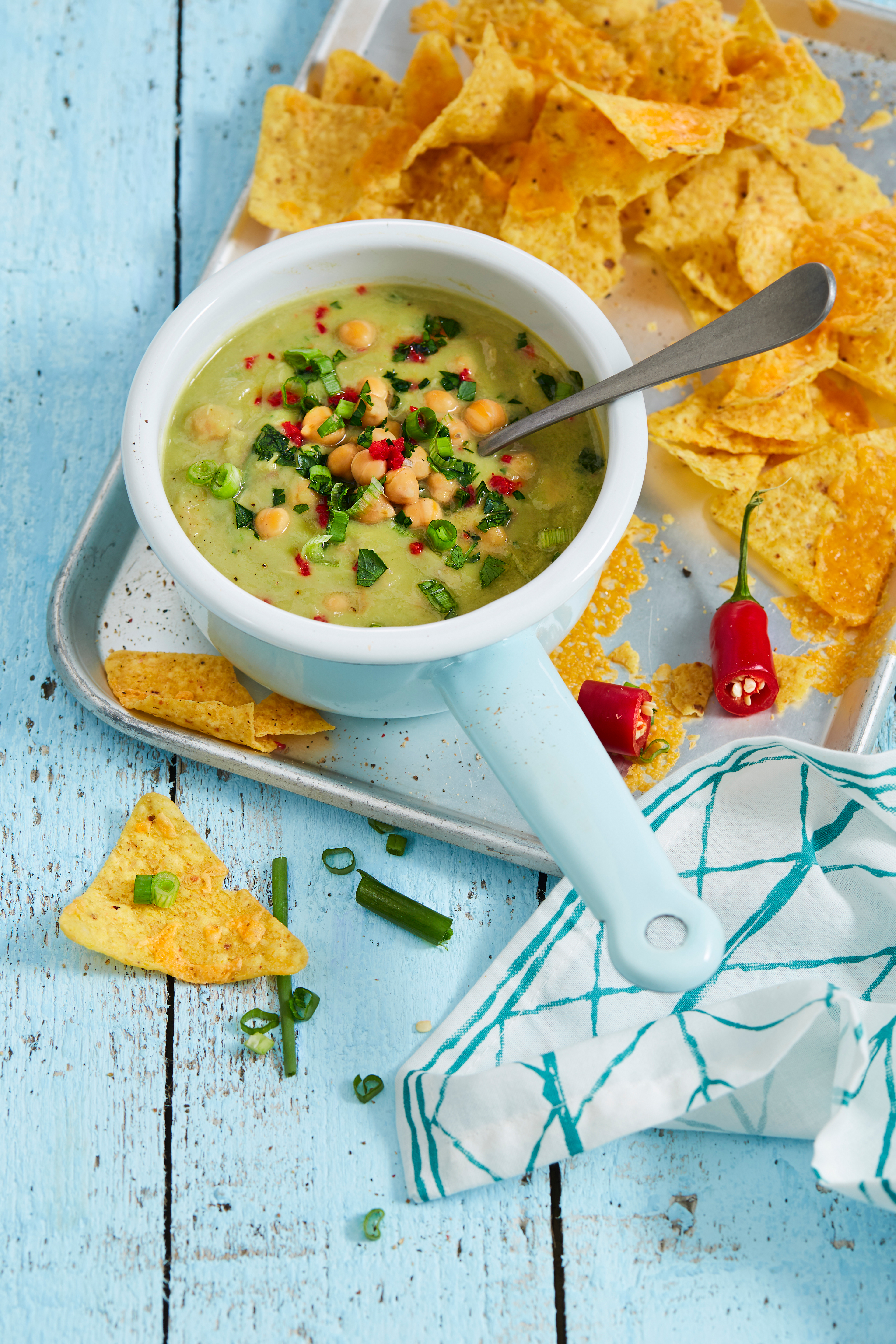 Avocadosoep met nacho's