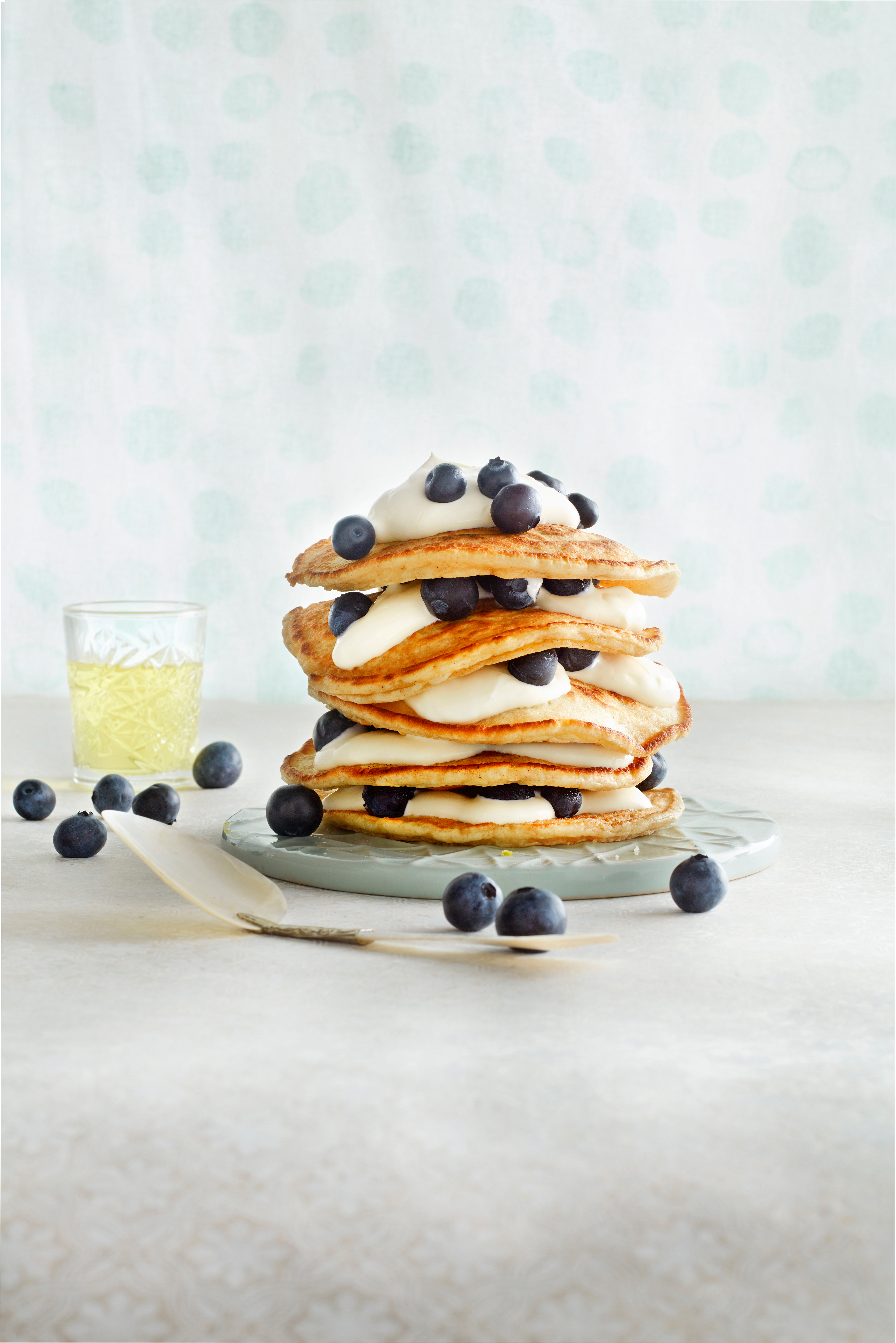 Pannenkoekjes met blauwe bessen en limoncello-room