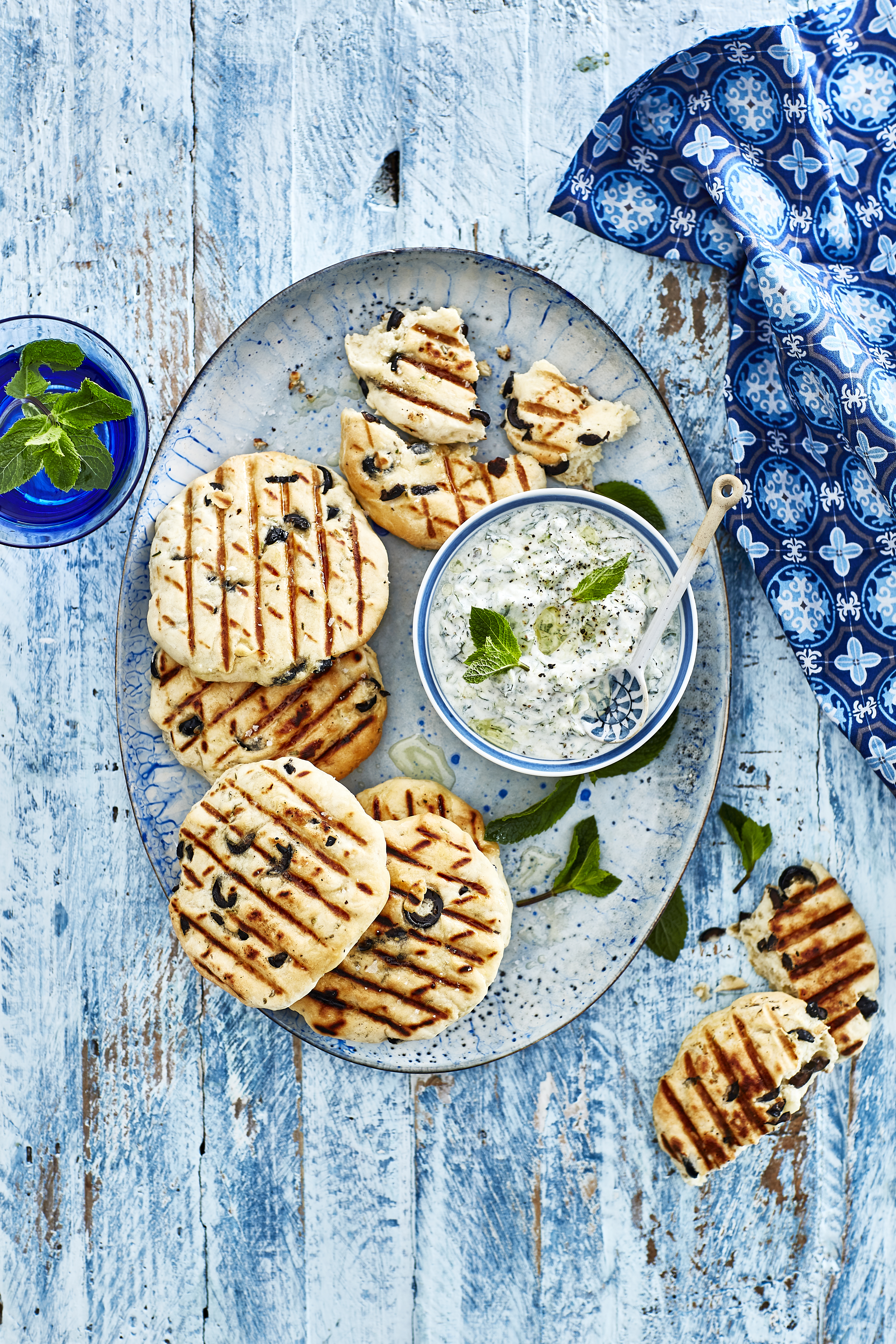 Olijvenbroodjes met tzatziki
