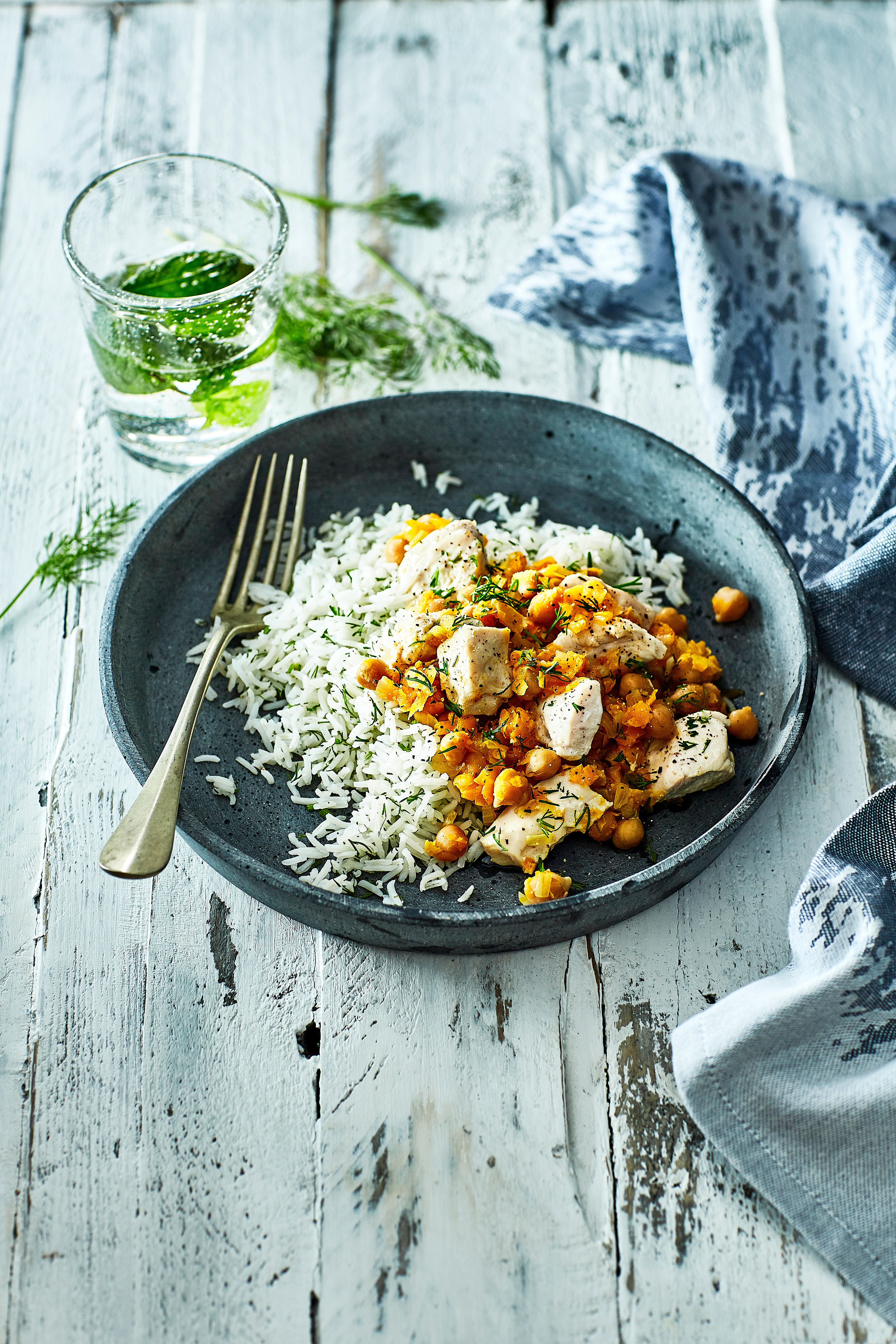 Kip met rijst en kikkererwten