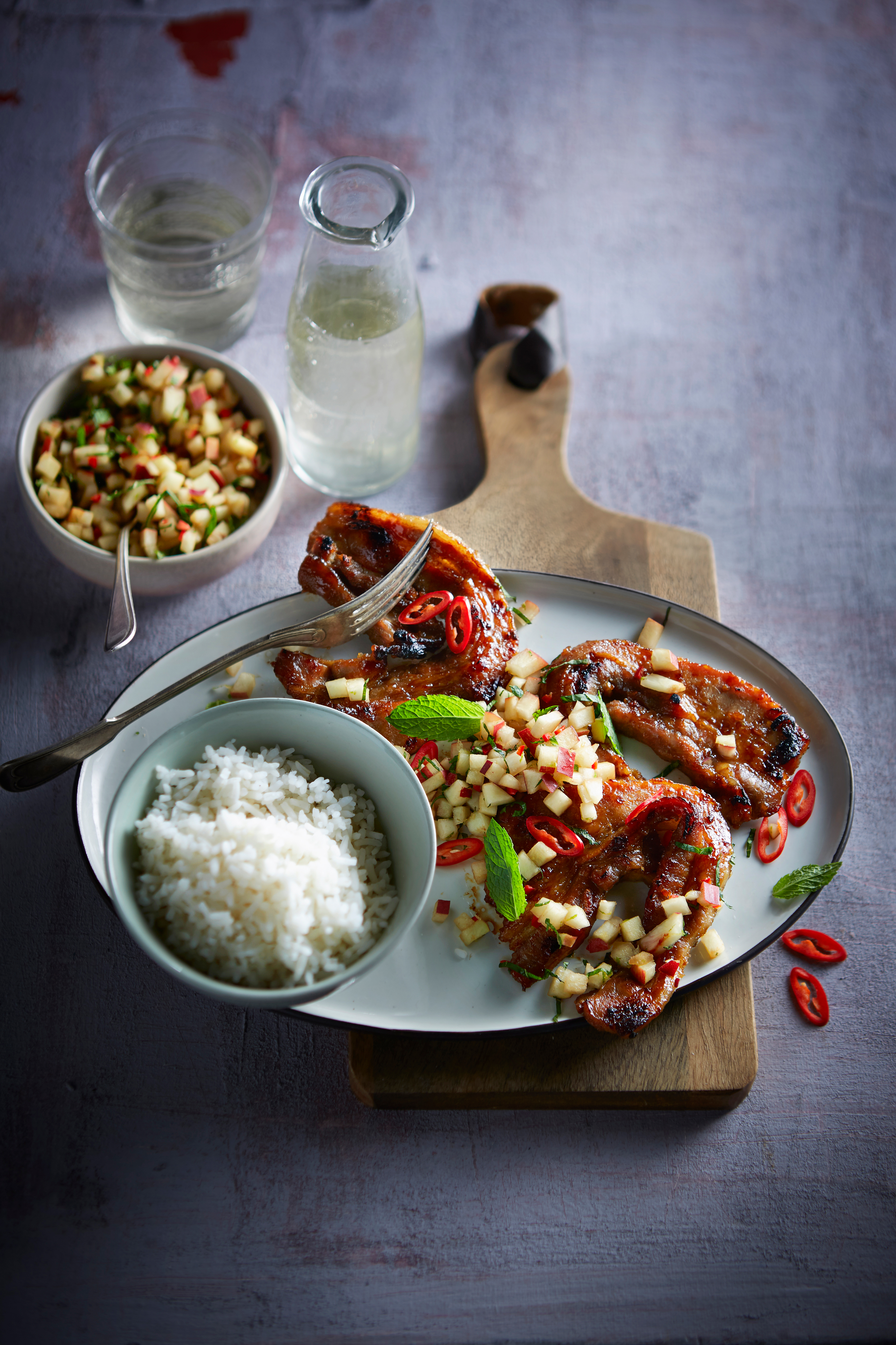 Pikante nectarinesalsa met oosterse speklapjes