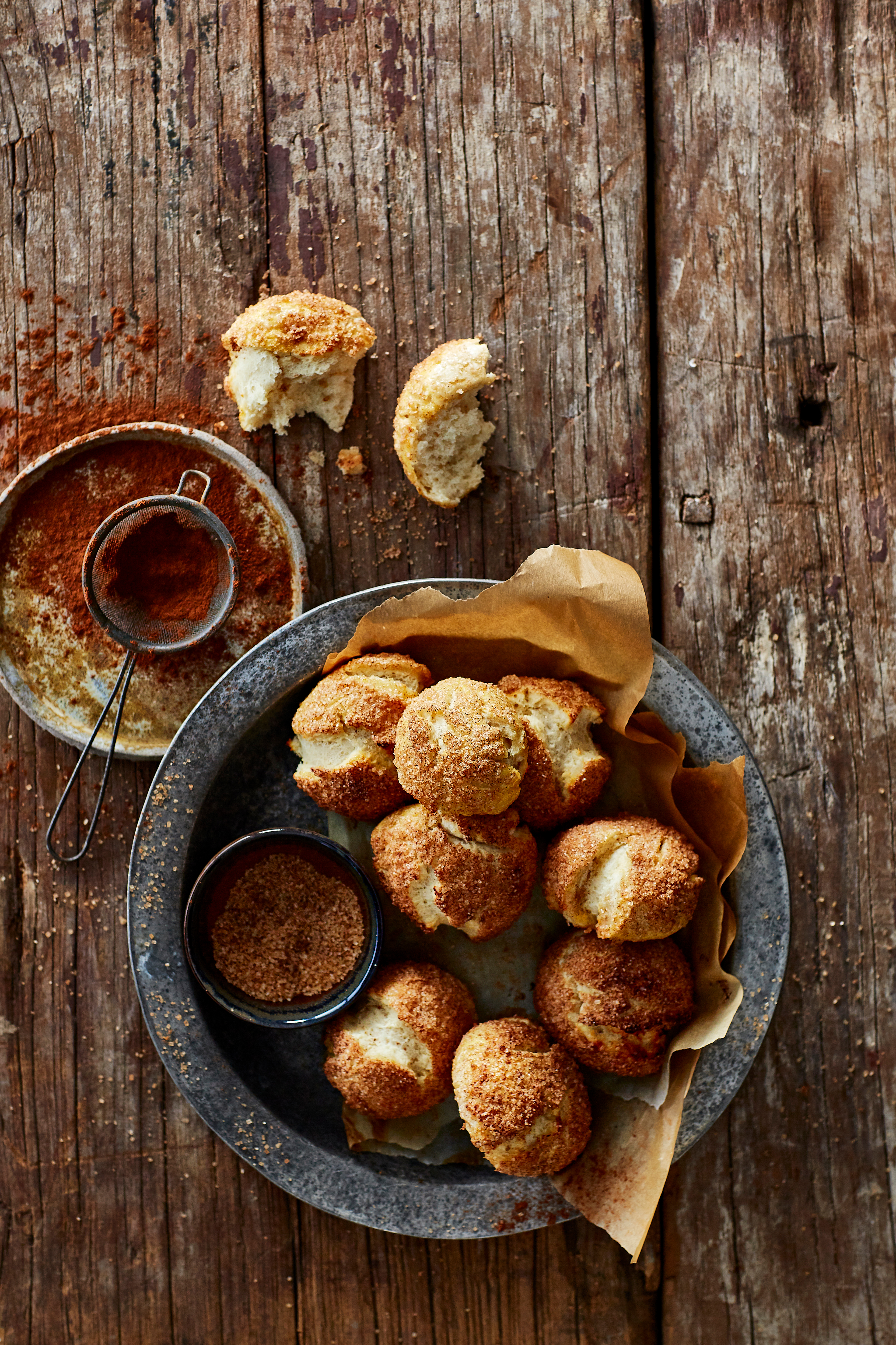 Pretzel-bolletjes met kaneelsuiker
