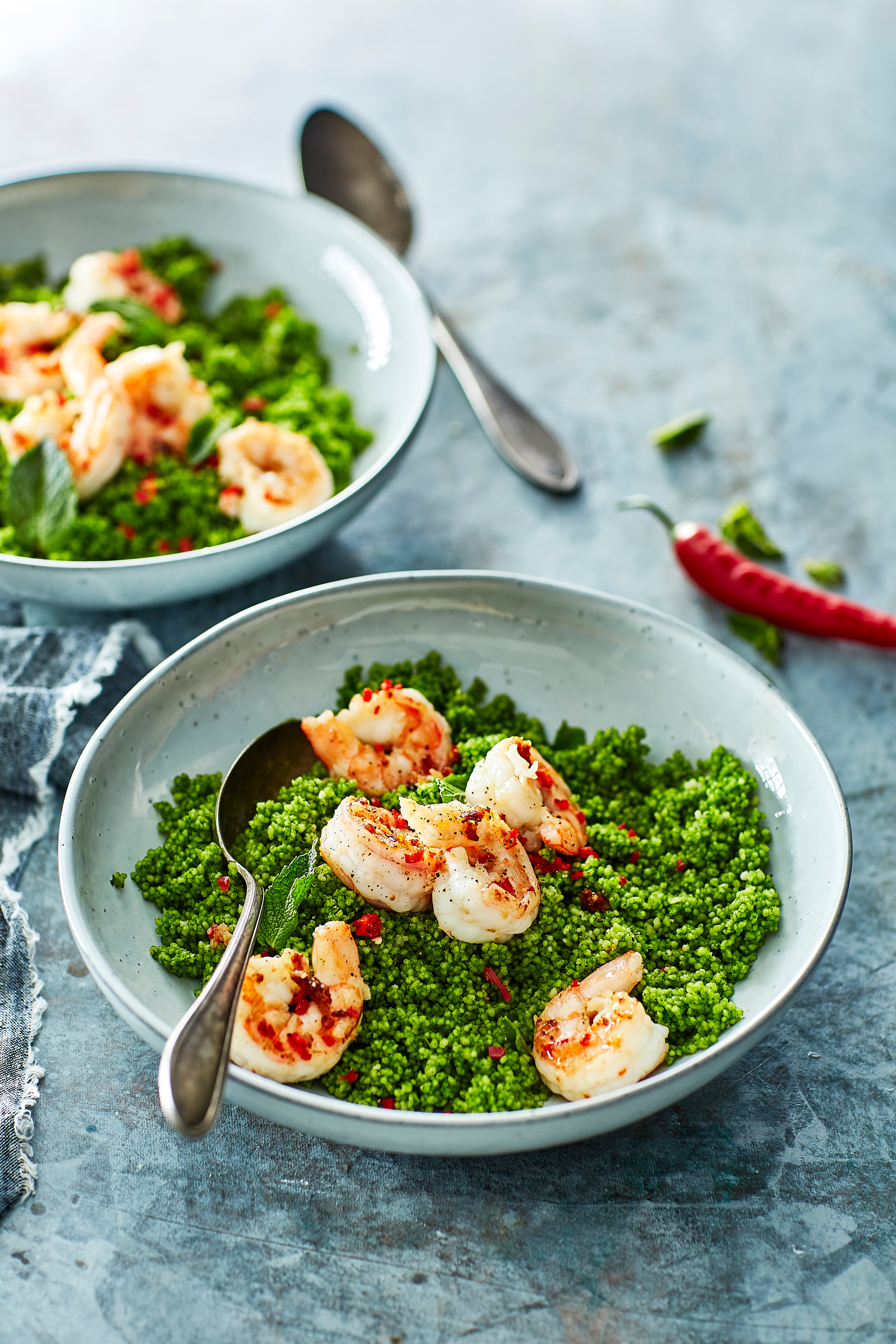 Knoflookgarnalen met groene couscous