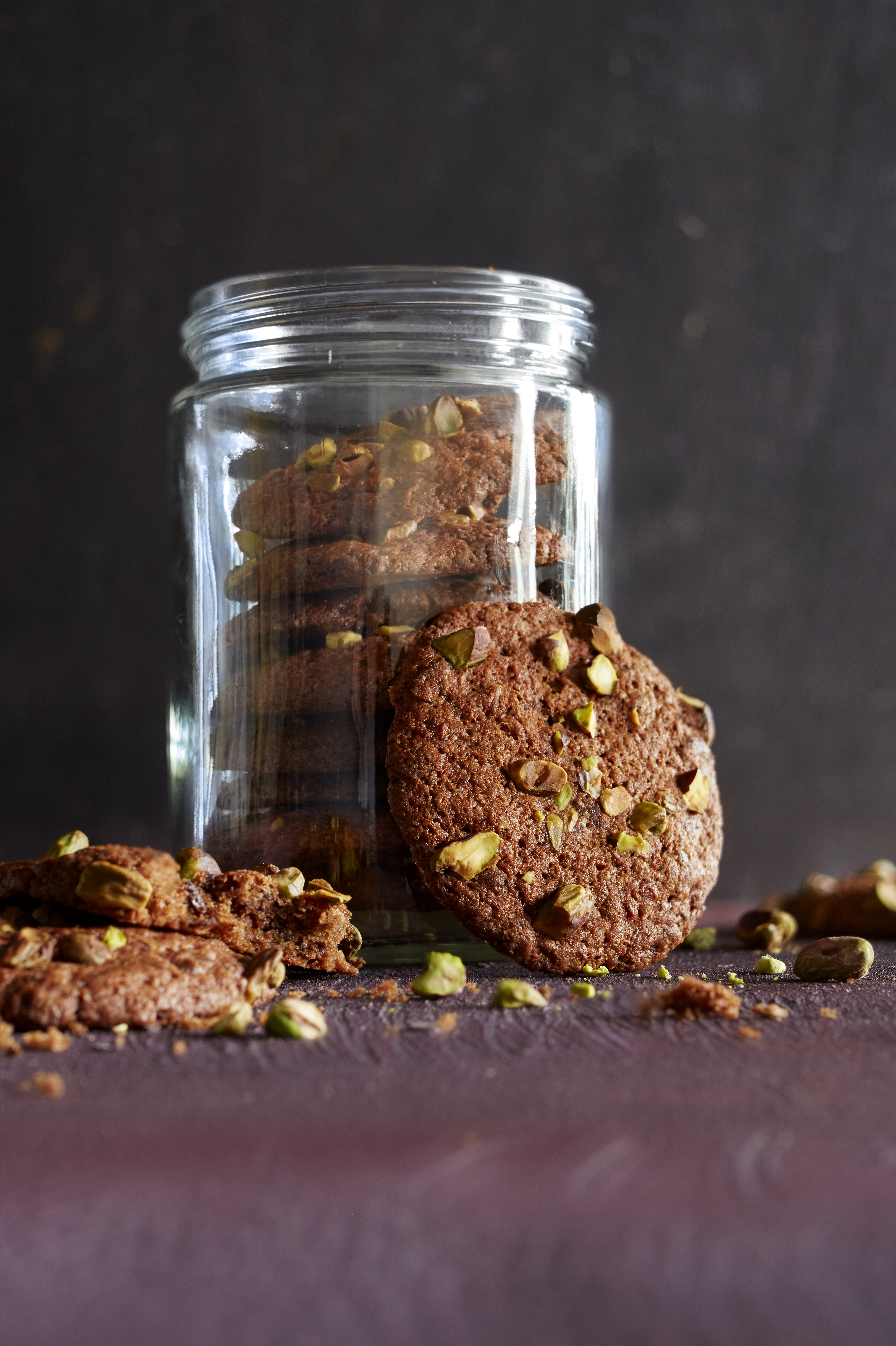 Chocoladekoekjes met biet en pistache