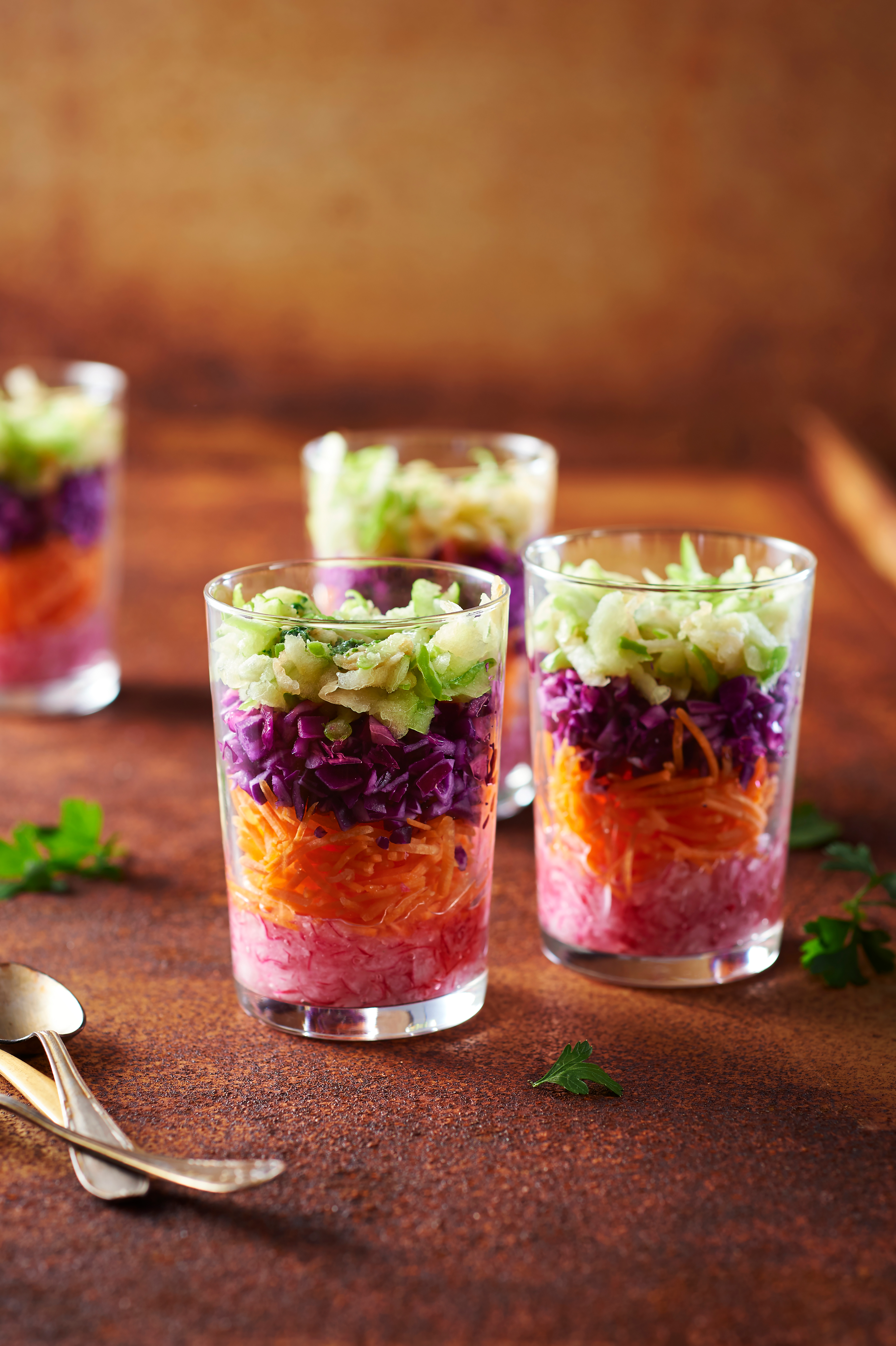 Laagjessalade met karnemelk-ansjovisdressing