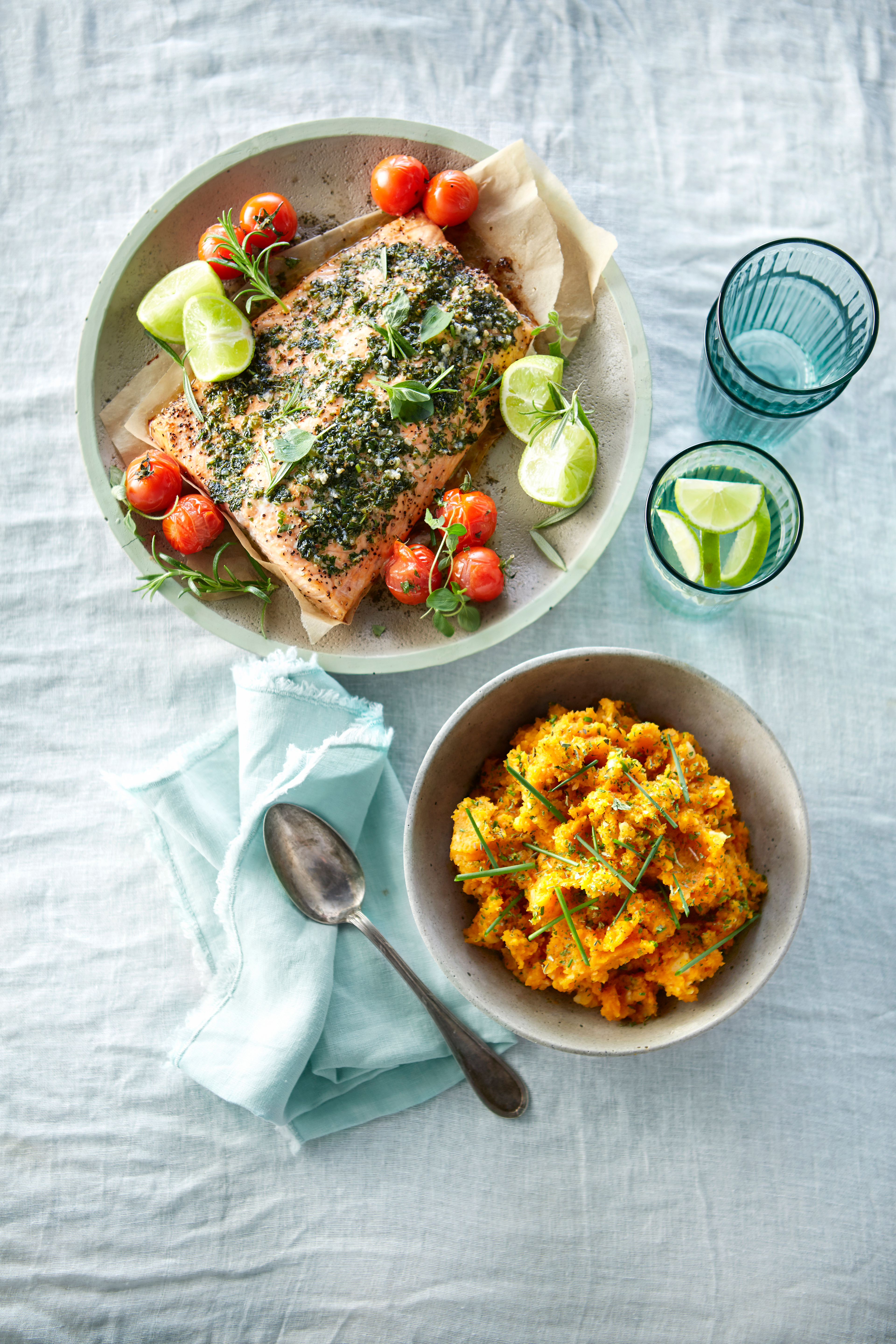 Wortel-knolselderijpuree met geroosterde zalm