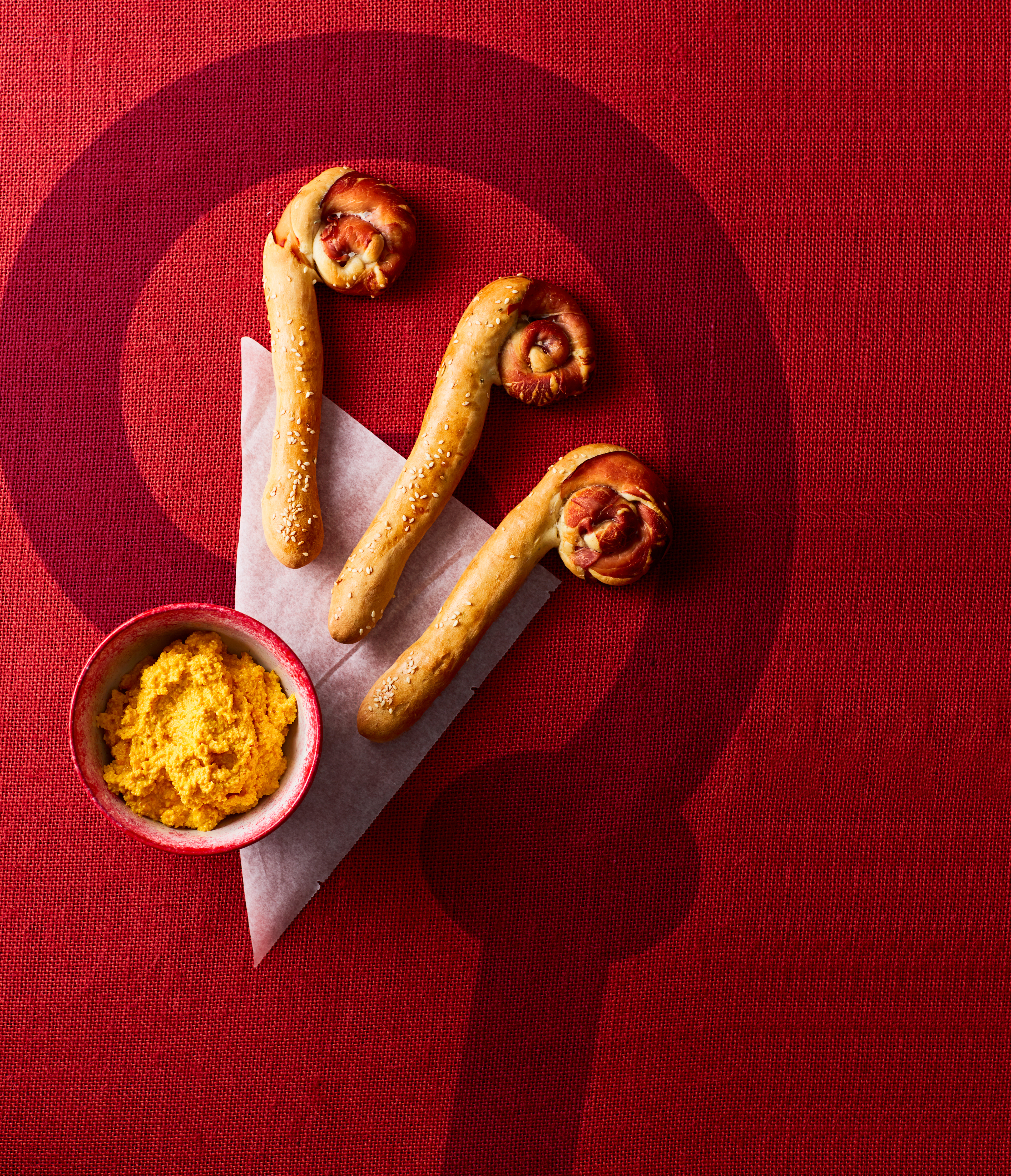 Hamstafjes met oranjedip