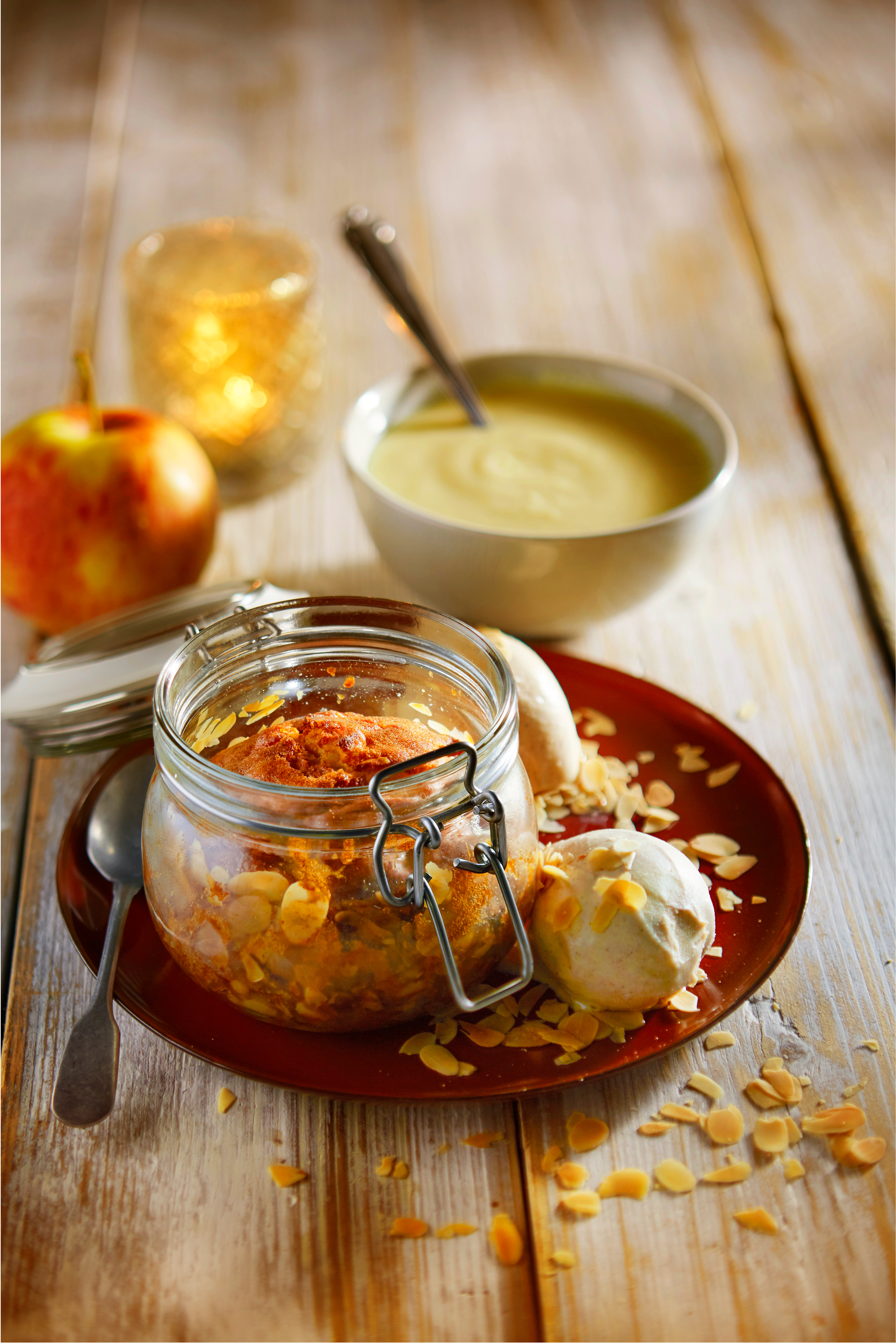 Geweckte kerstcakejes met appel en amandelen