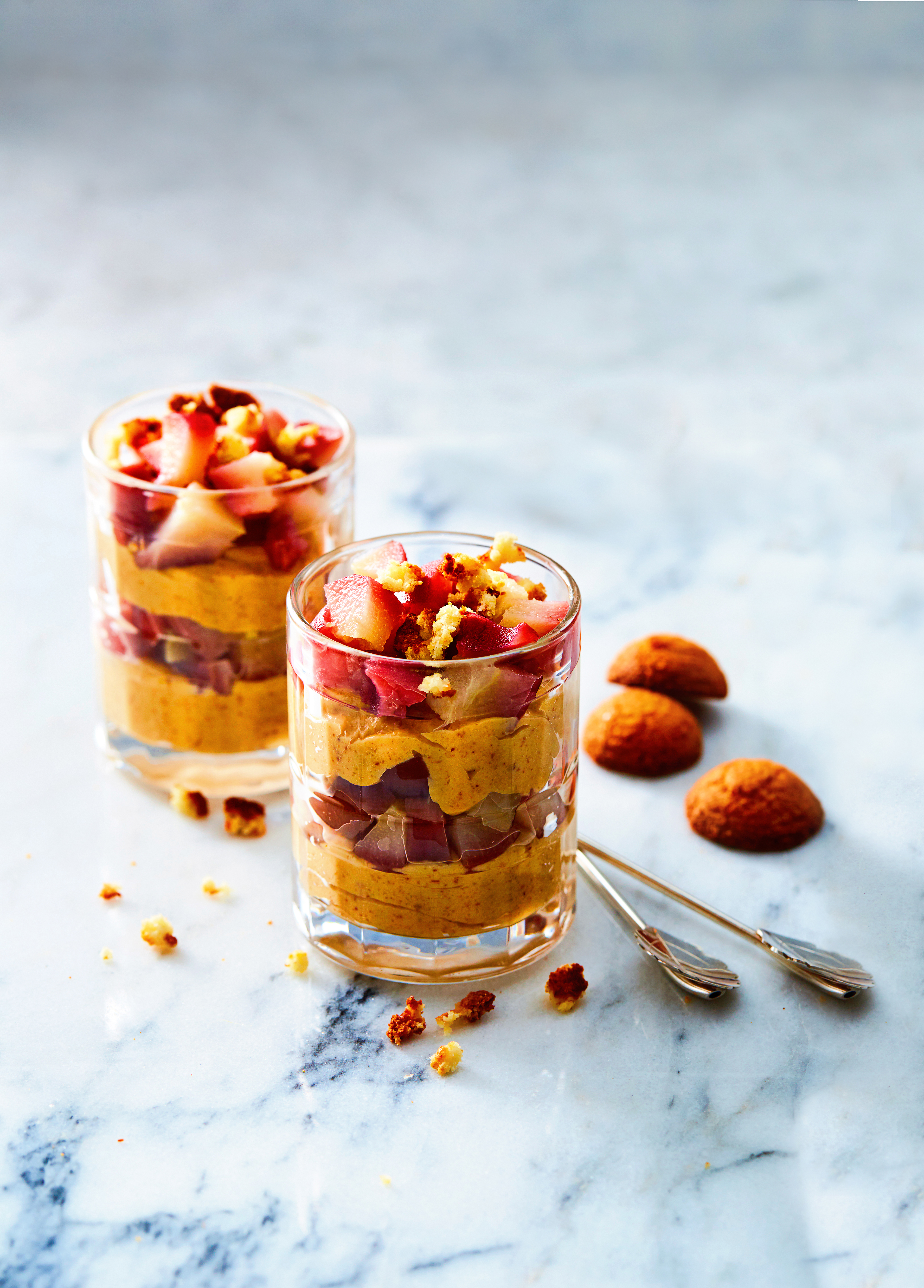 Bitterkoekjestoetje met stoofpeer