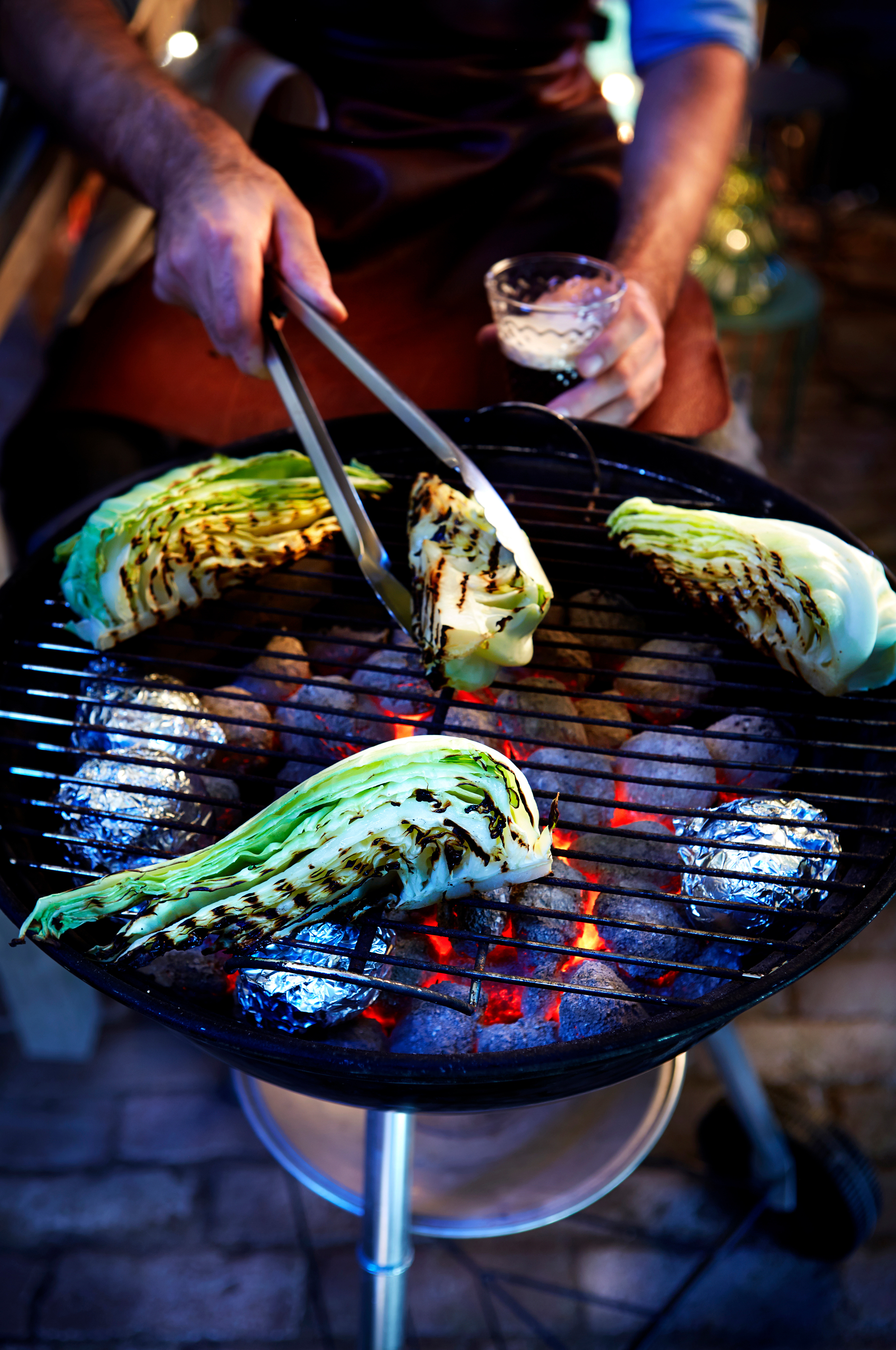 Geroosterde spitskool met gekaramelliseerde ui