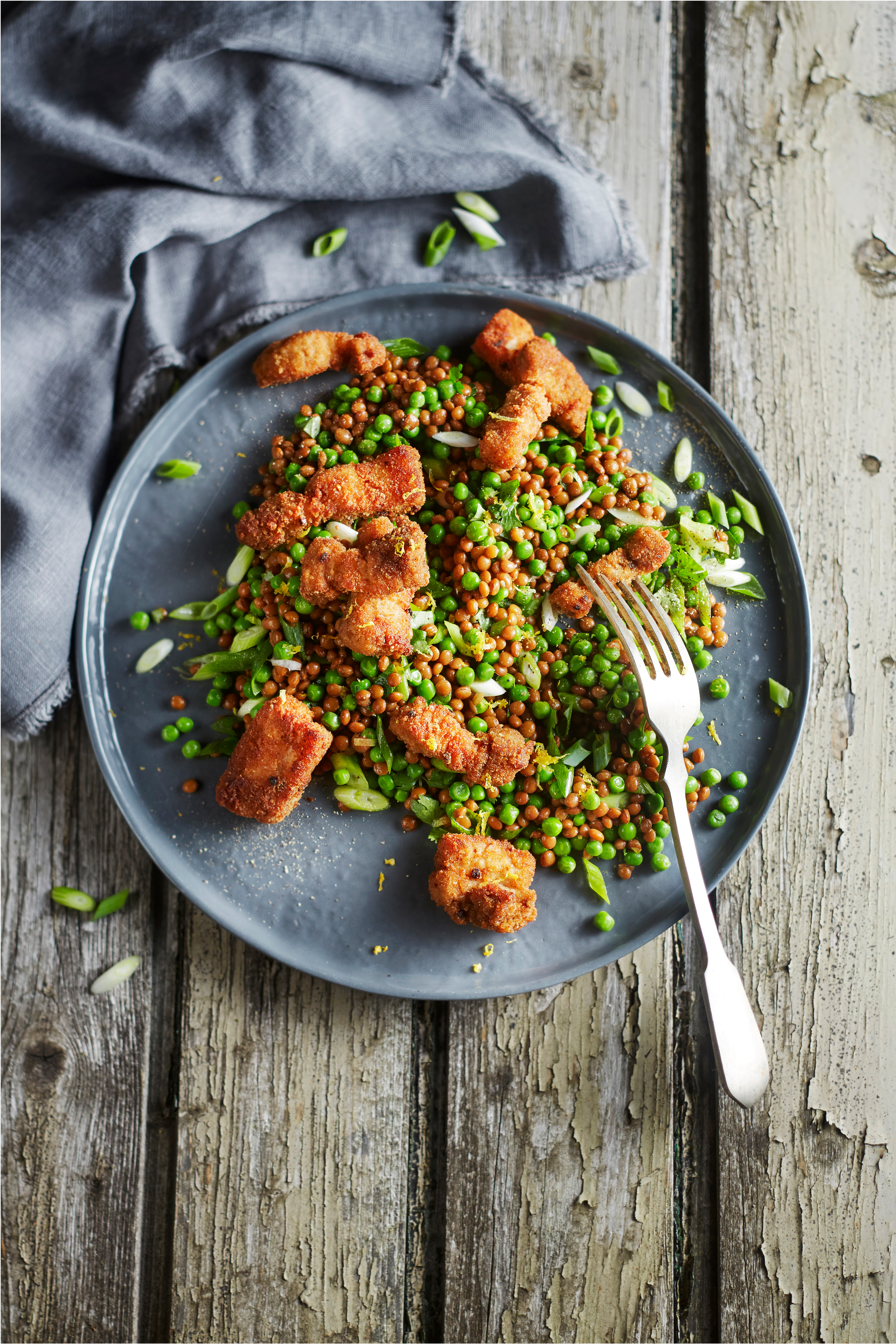 Linzensalade met gepaneerde speklapreepjes