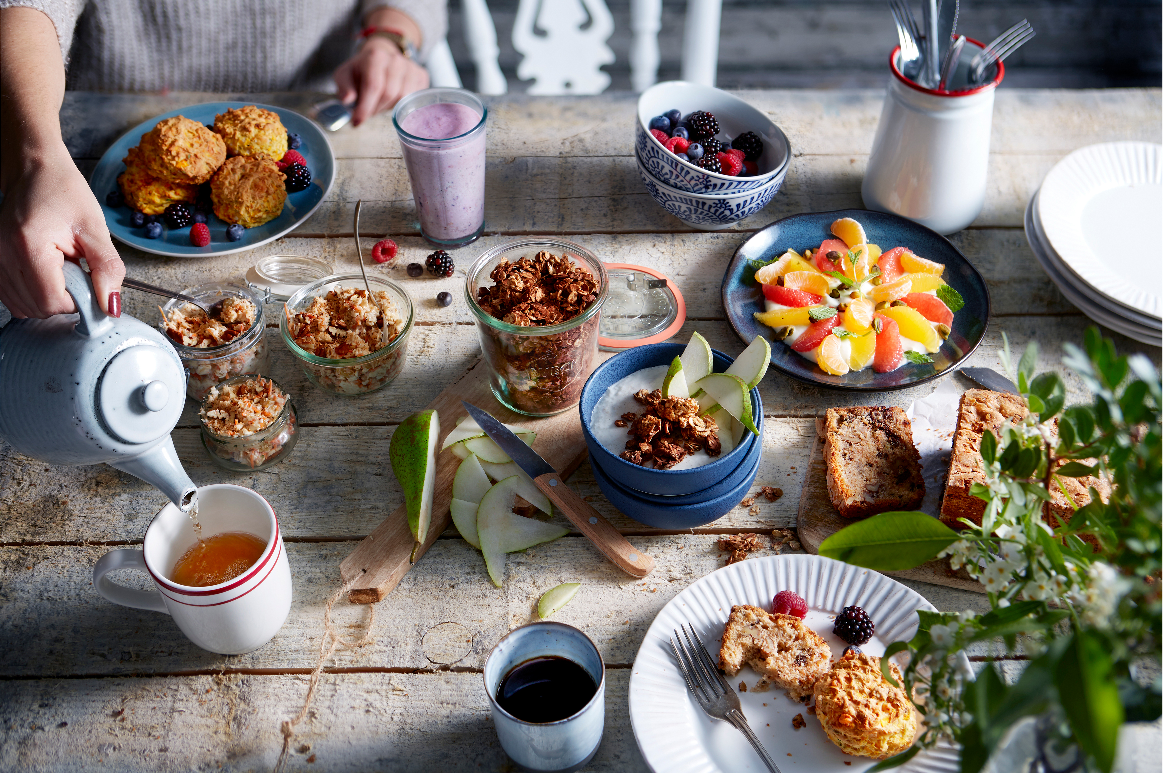 Hazelnotenyoghurt met chocoladegranola en peer