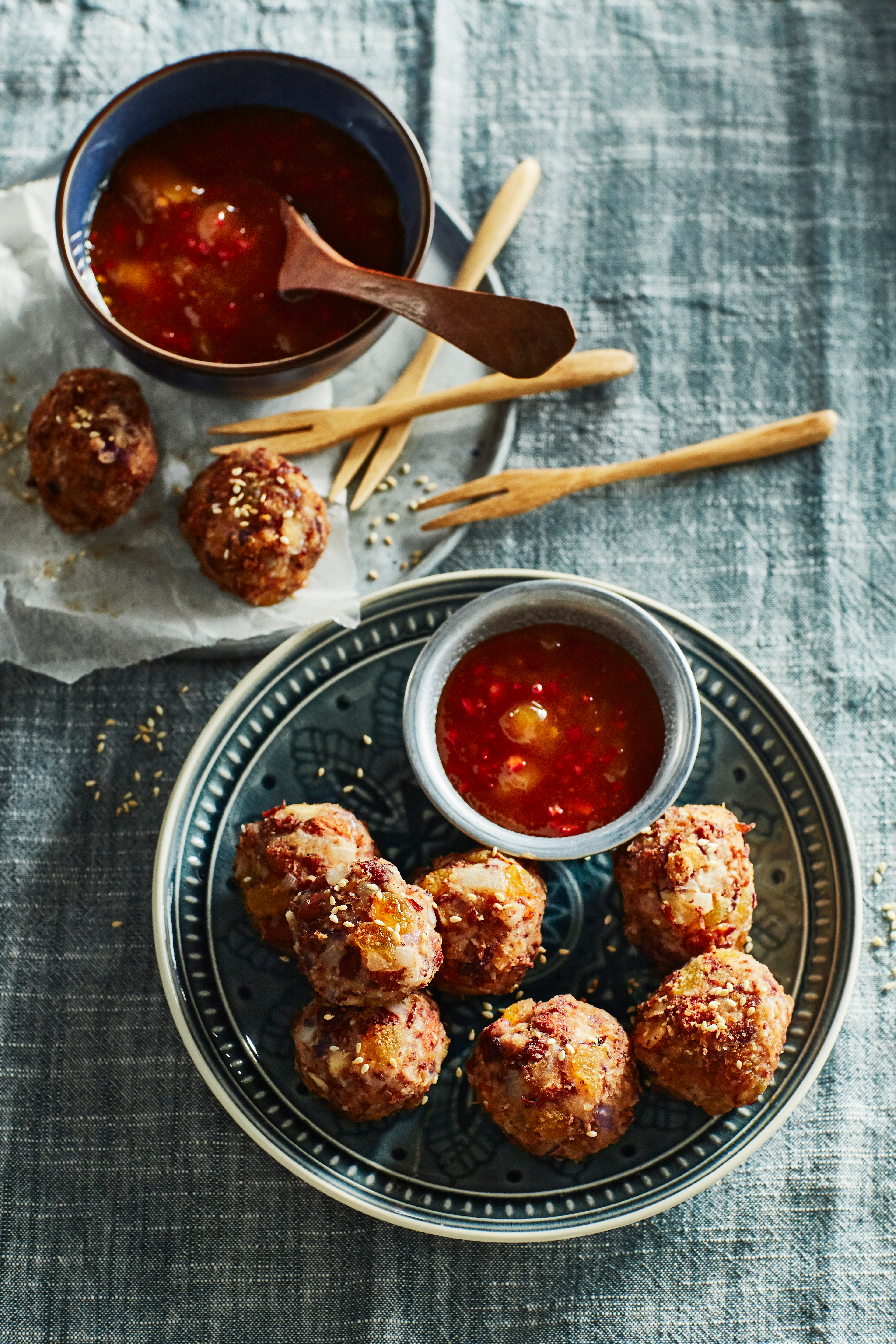 Bonenballetjes met amandel en spicy mangodip