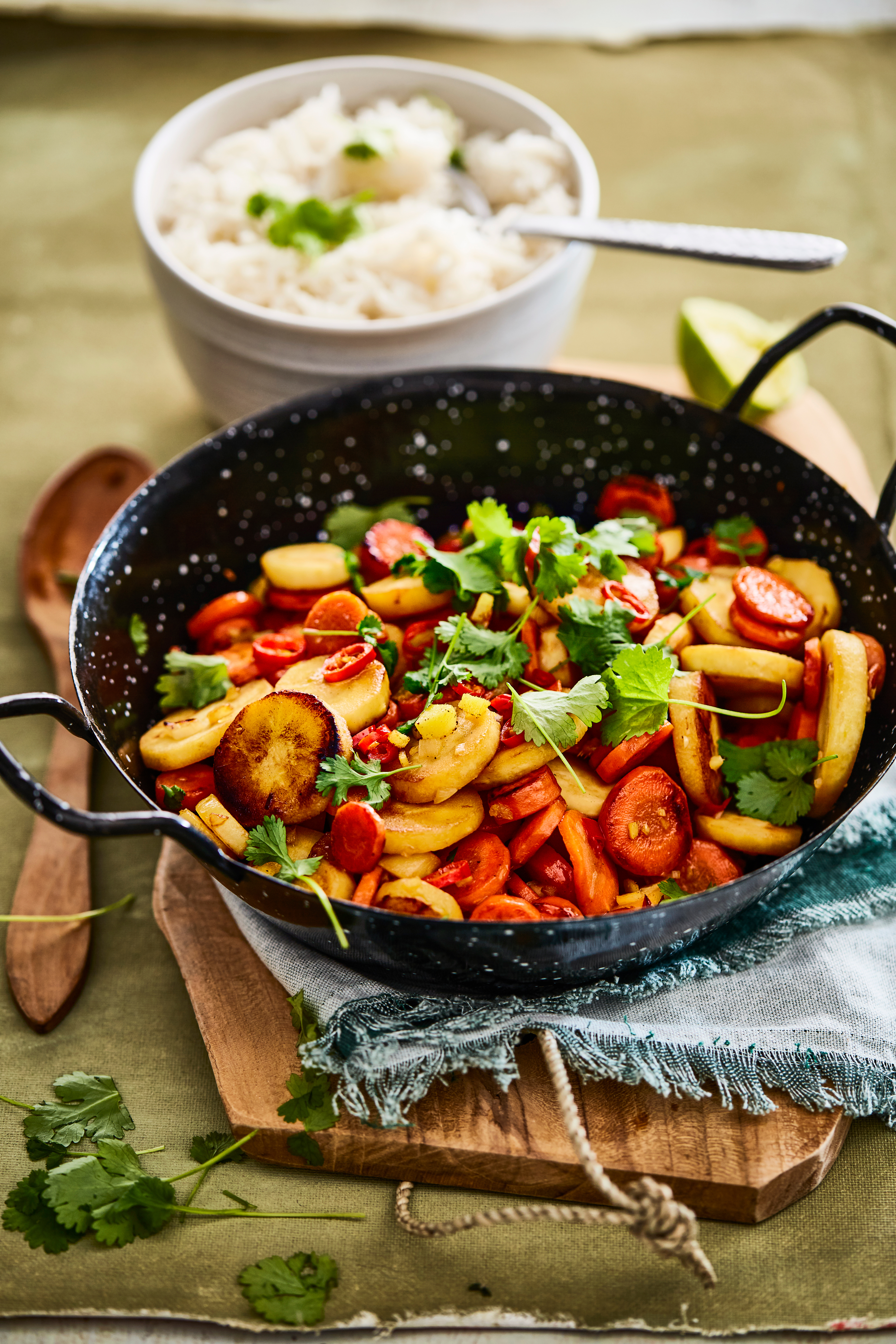 Roerbakschotel van winterpeen en pastinaak met kokosrijst