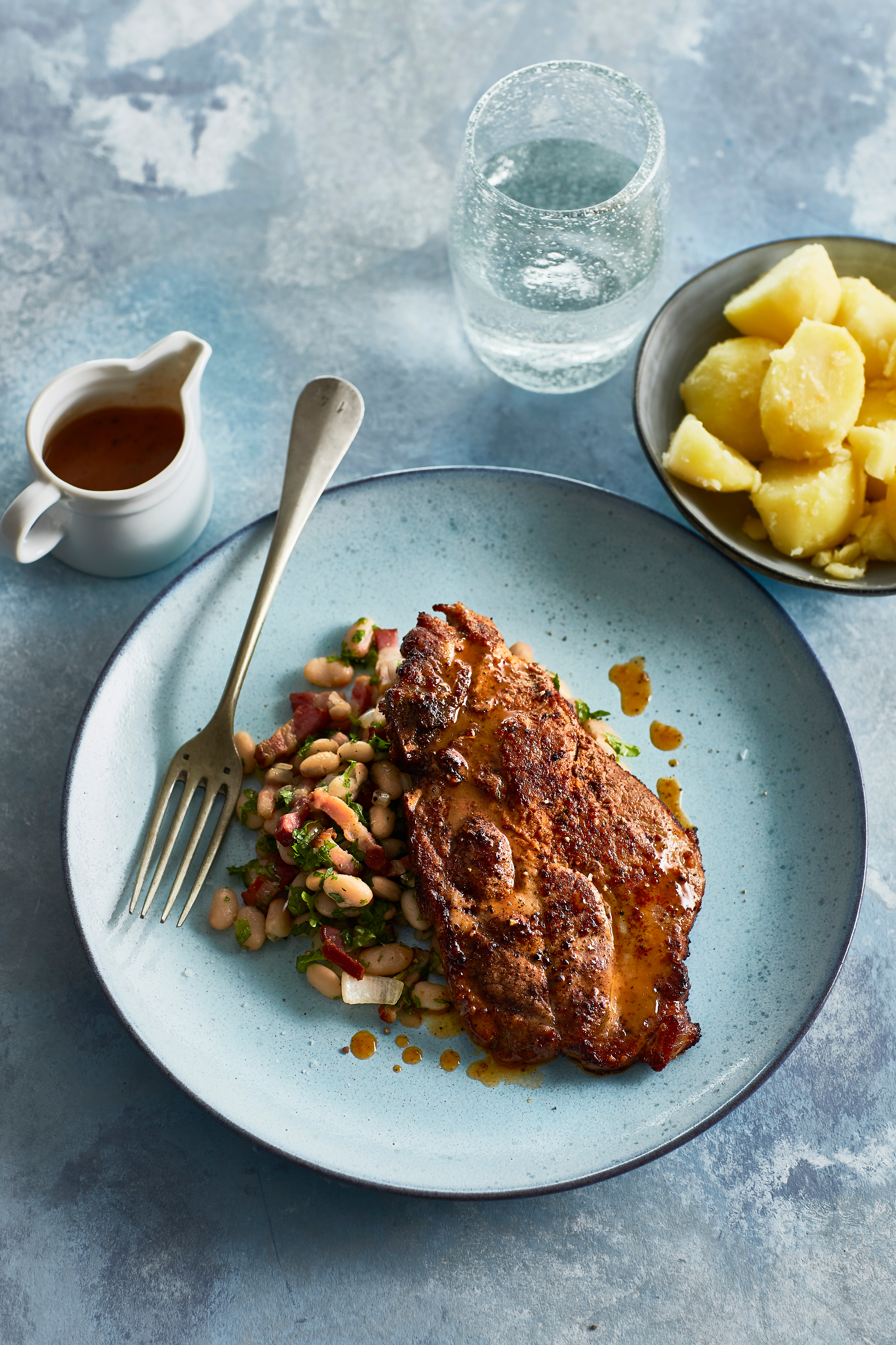 Karbonade met witte bonen en spek