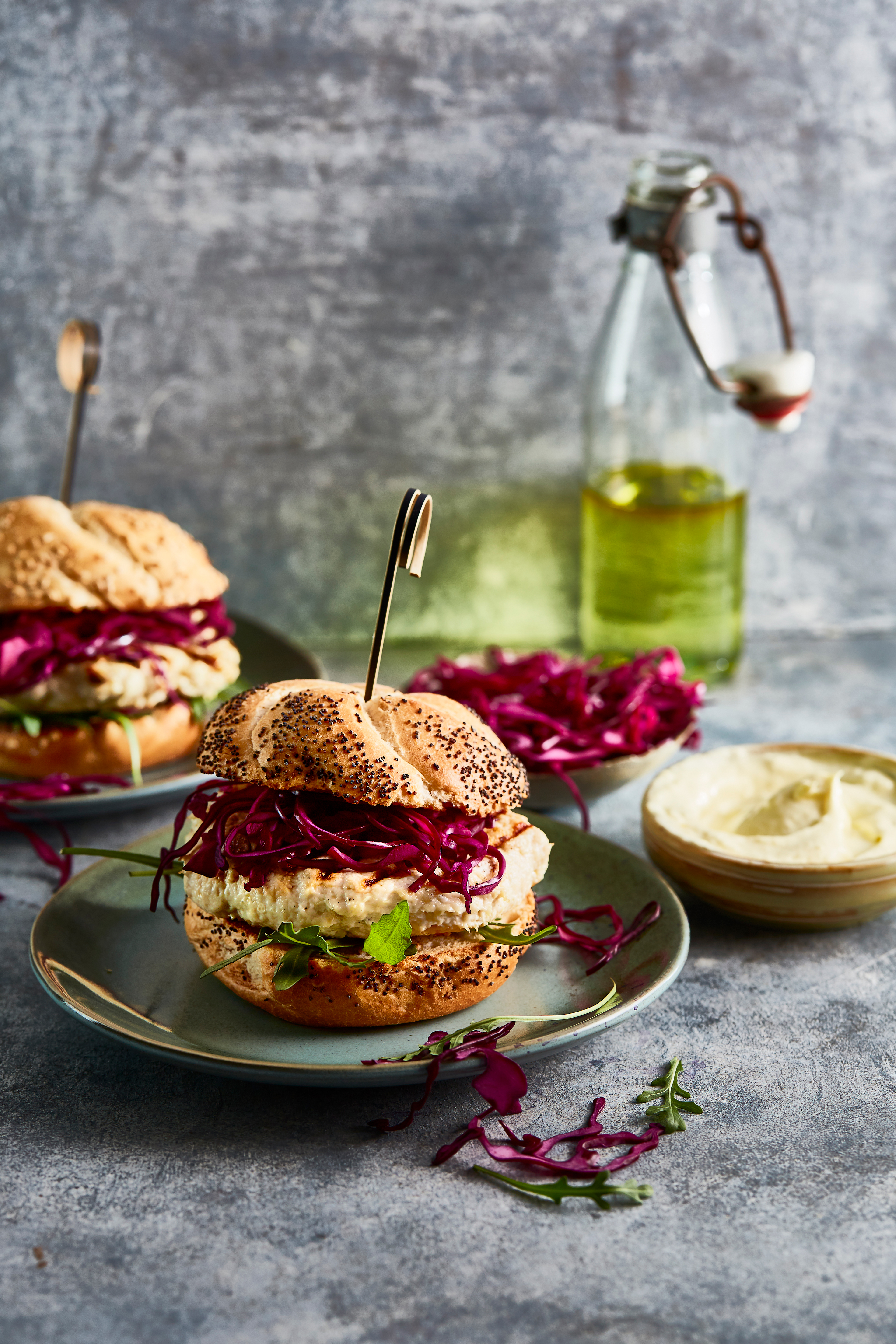 Kipburgers met rodekoolsalade en wasabi-mayonaise
