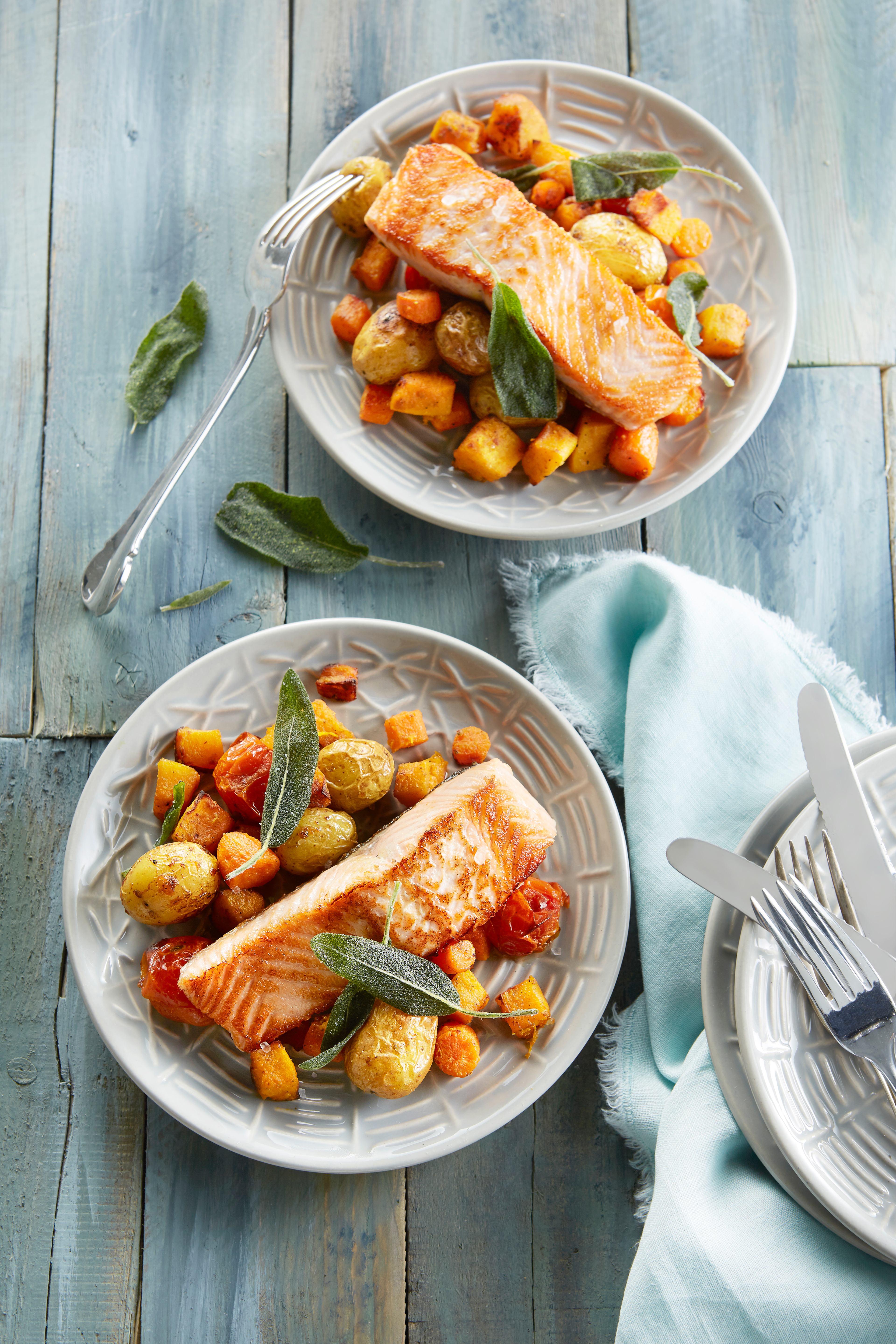 Zalm met kruidige ovengroenten
