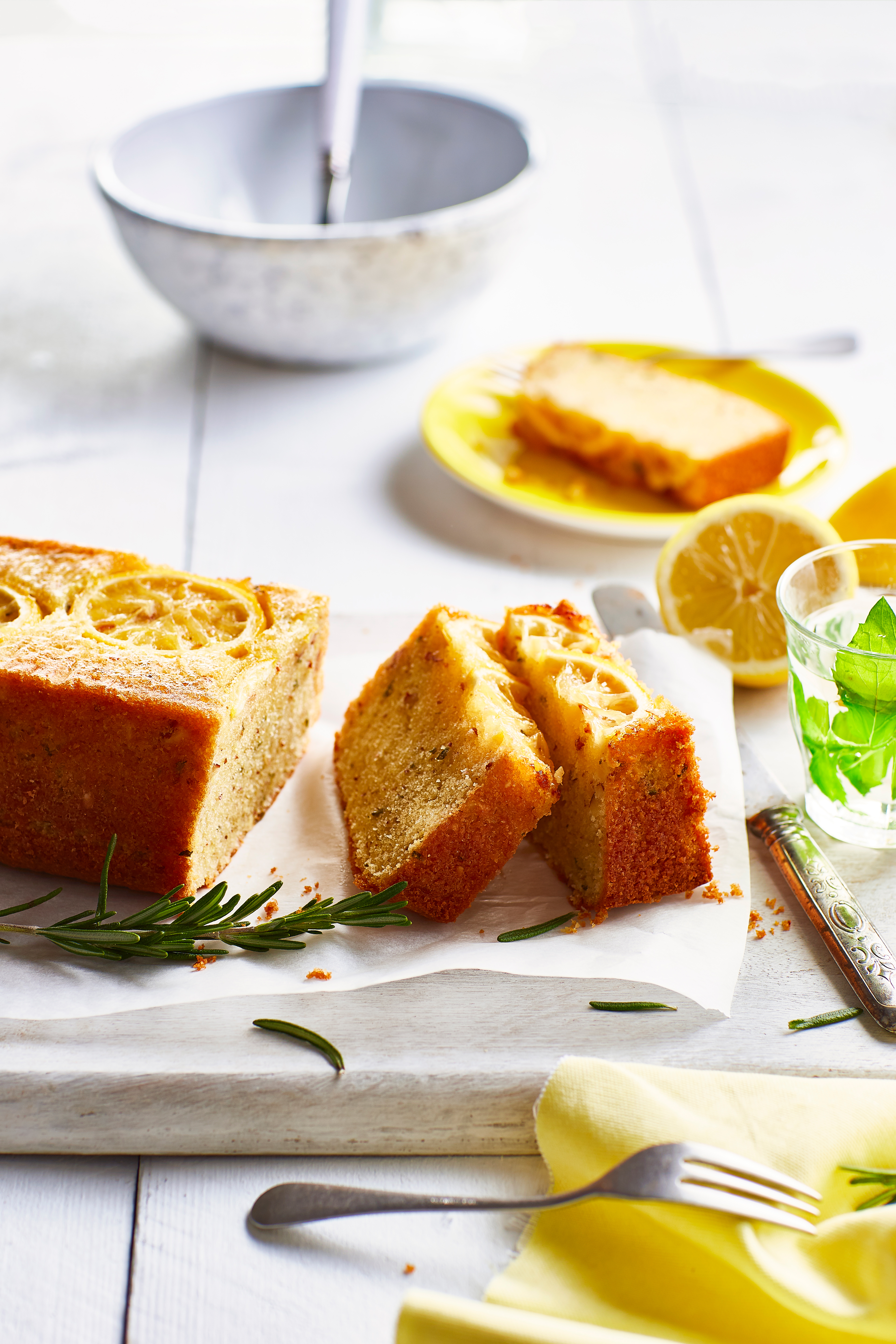 Citroencake met rozemarijn