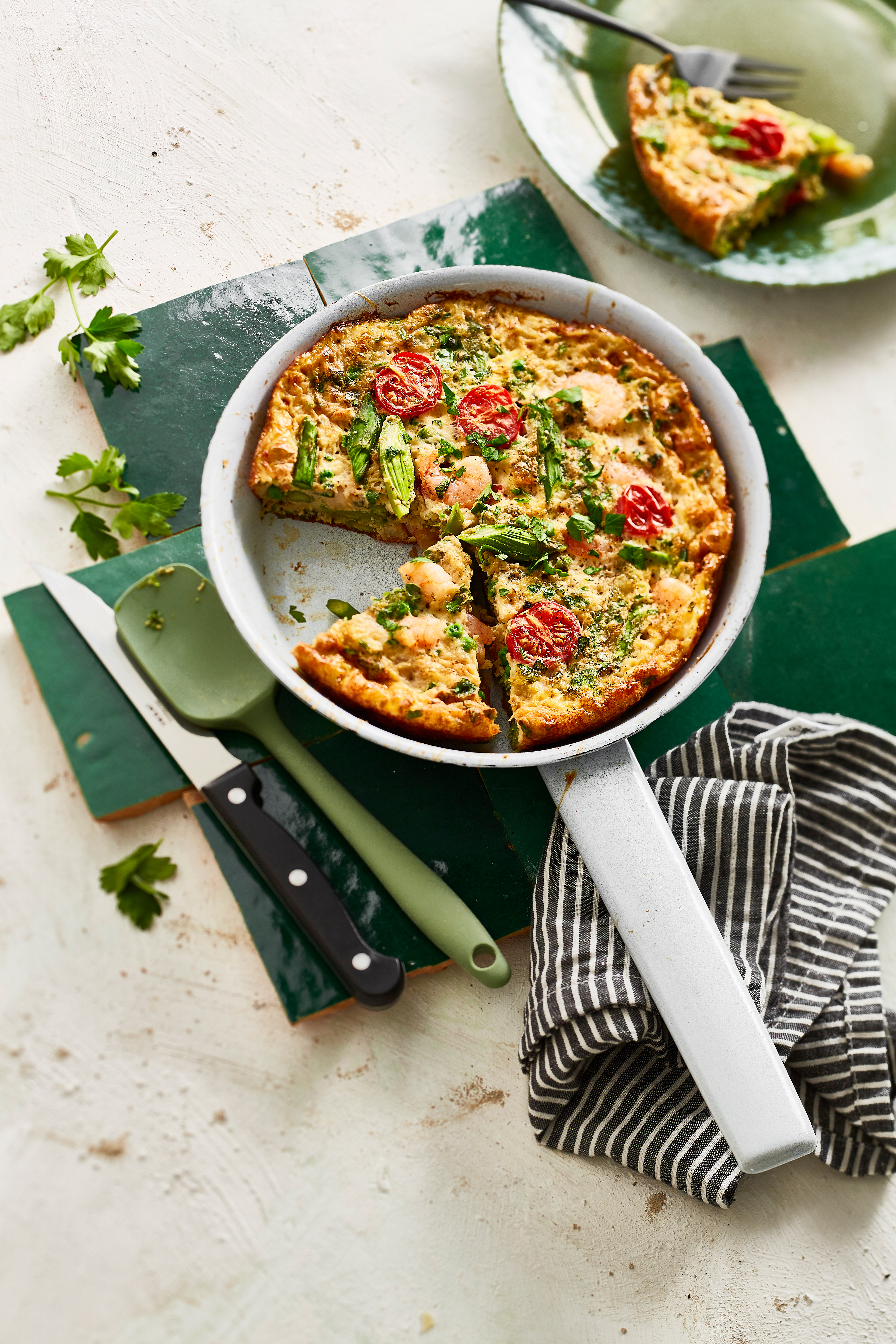 Frittata met groene asperges en garnalen