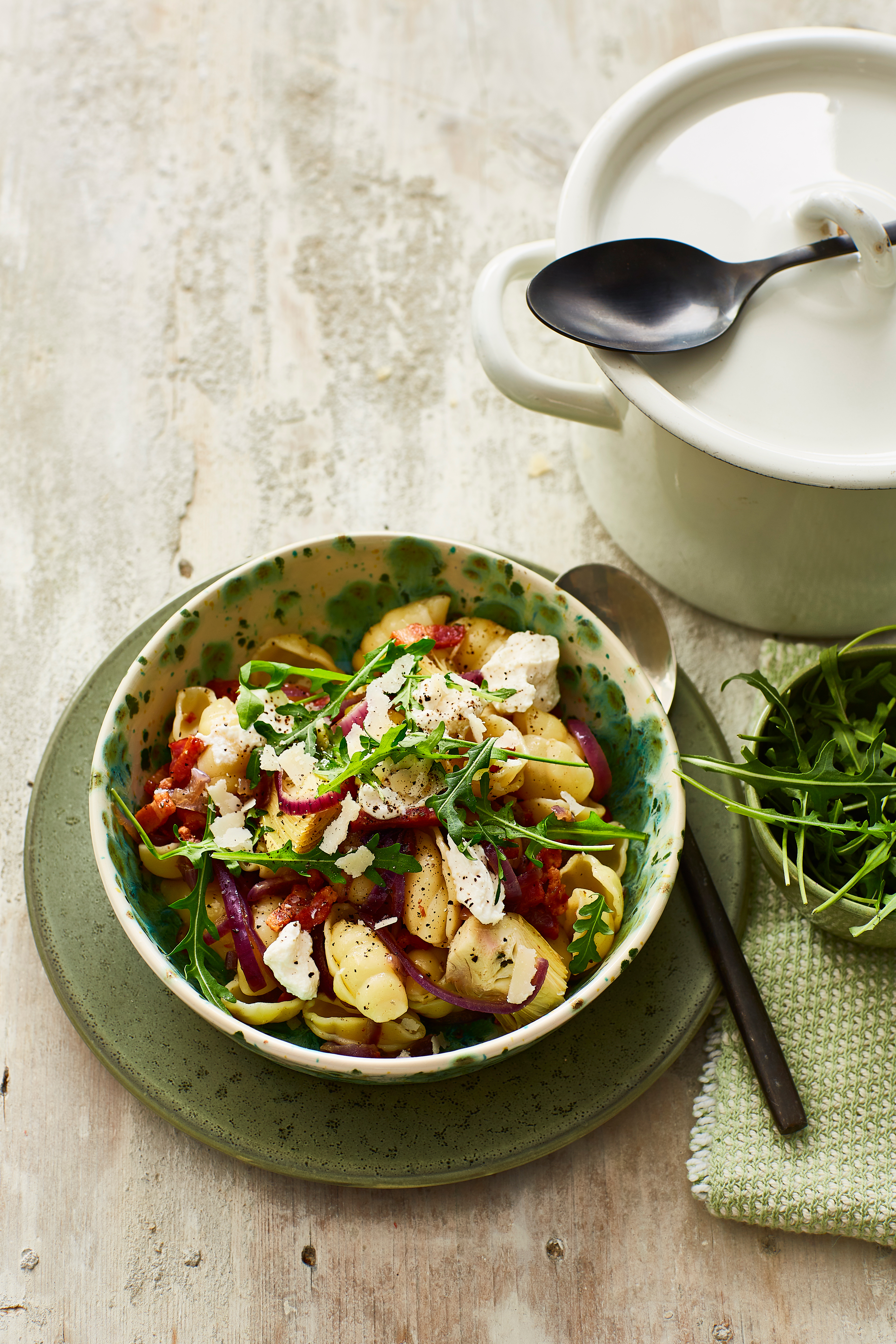 Pasta met artisjok, ricotta en spek