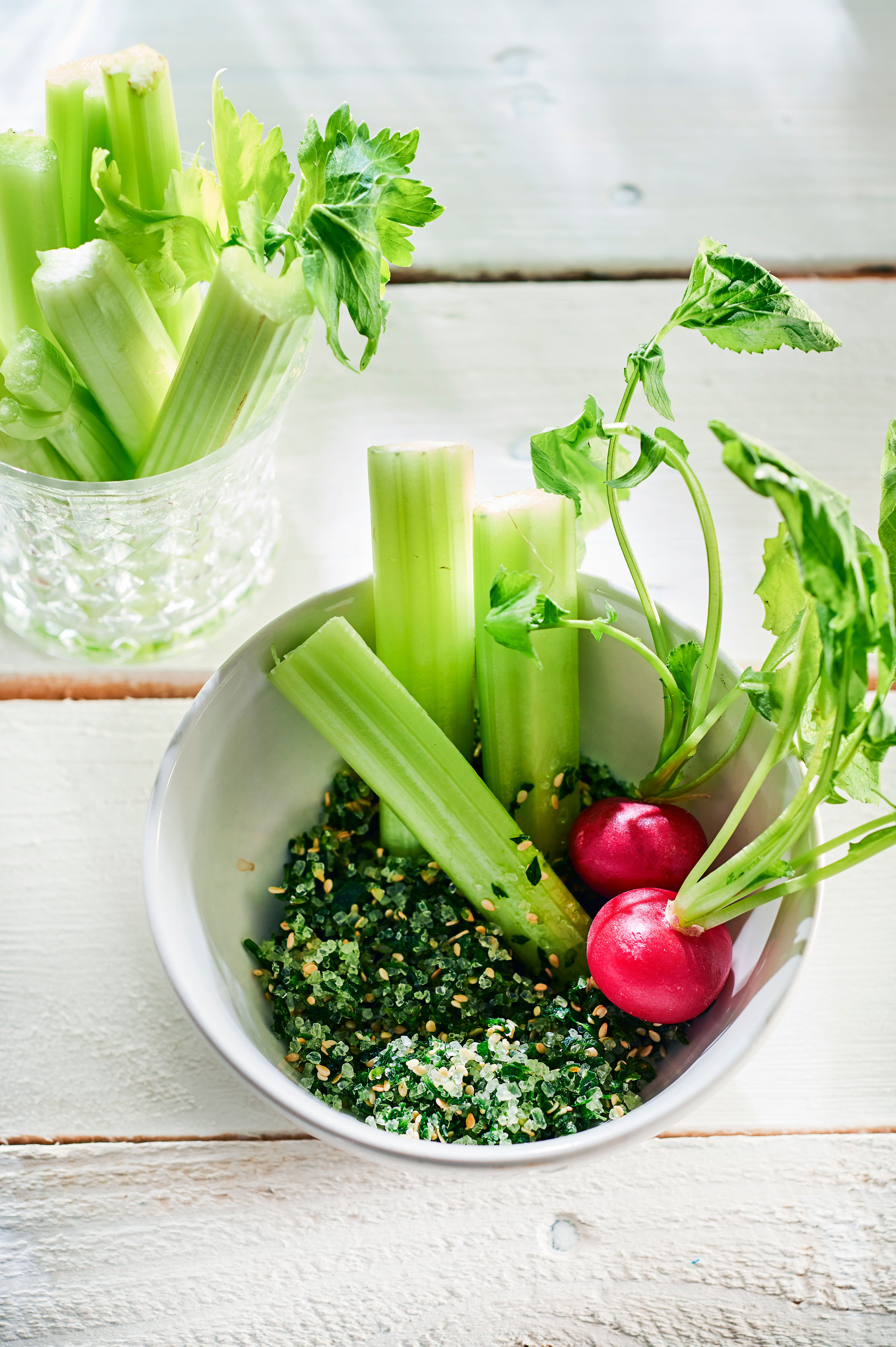 Bleekselderijstengels met kruidenzout