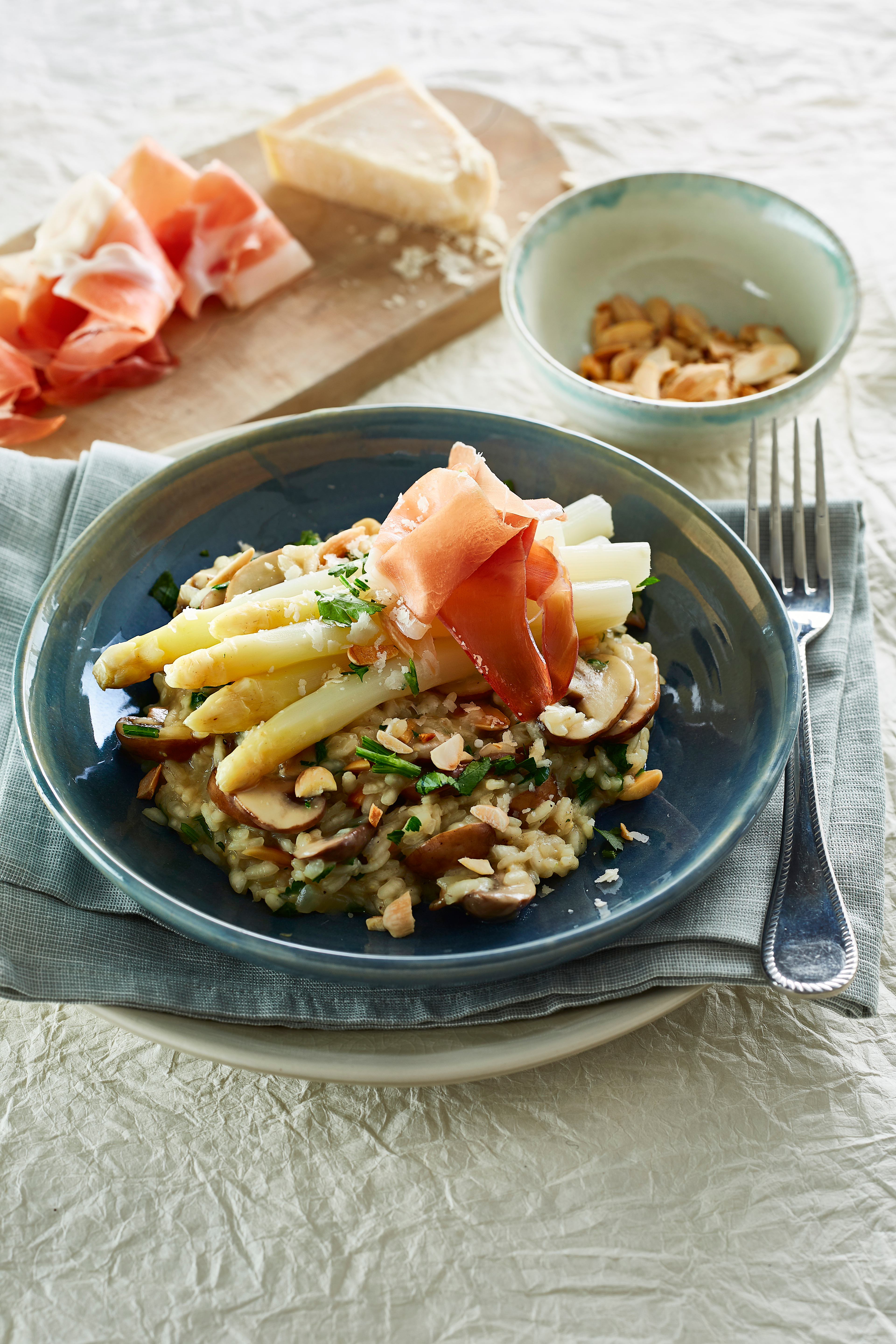 Asperges met amandelrisotto en parmaham