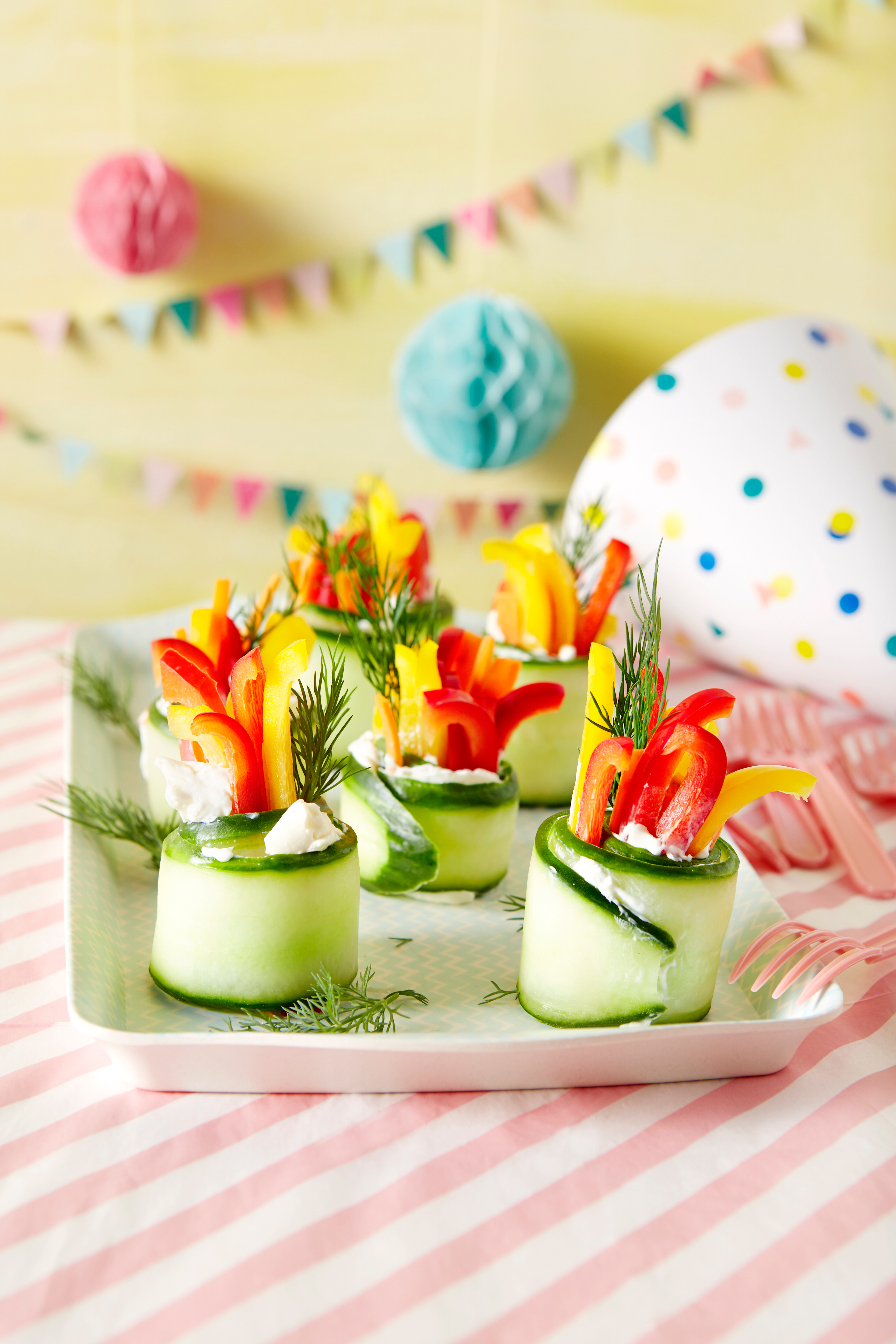 Komkommerrolletjes vol knapperige groenten