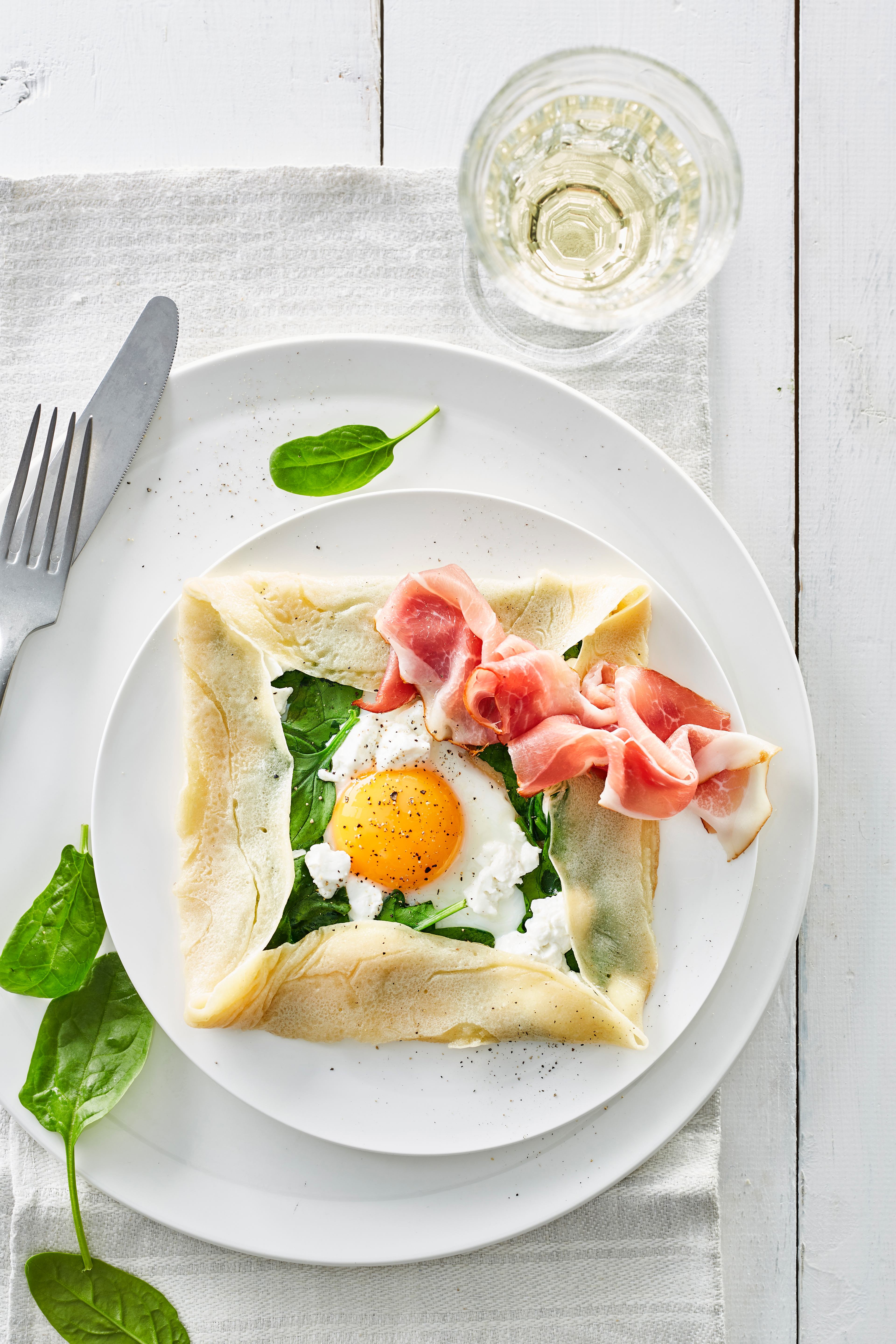Franse crêpe met ei, spinazie en geitenkaas