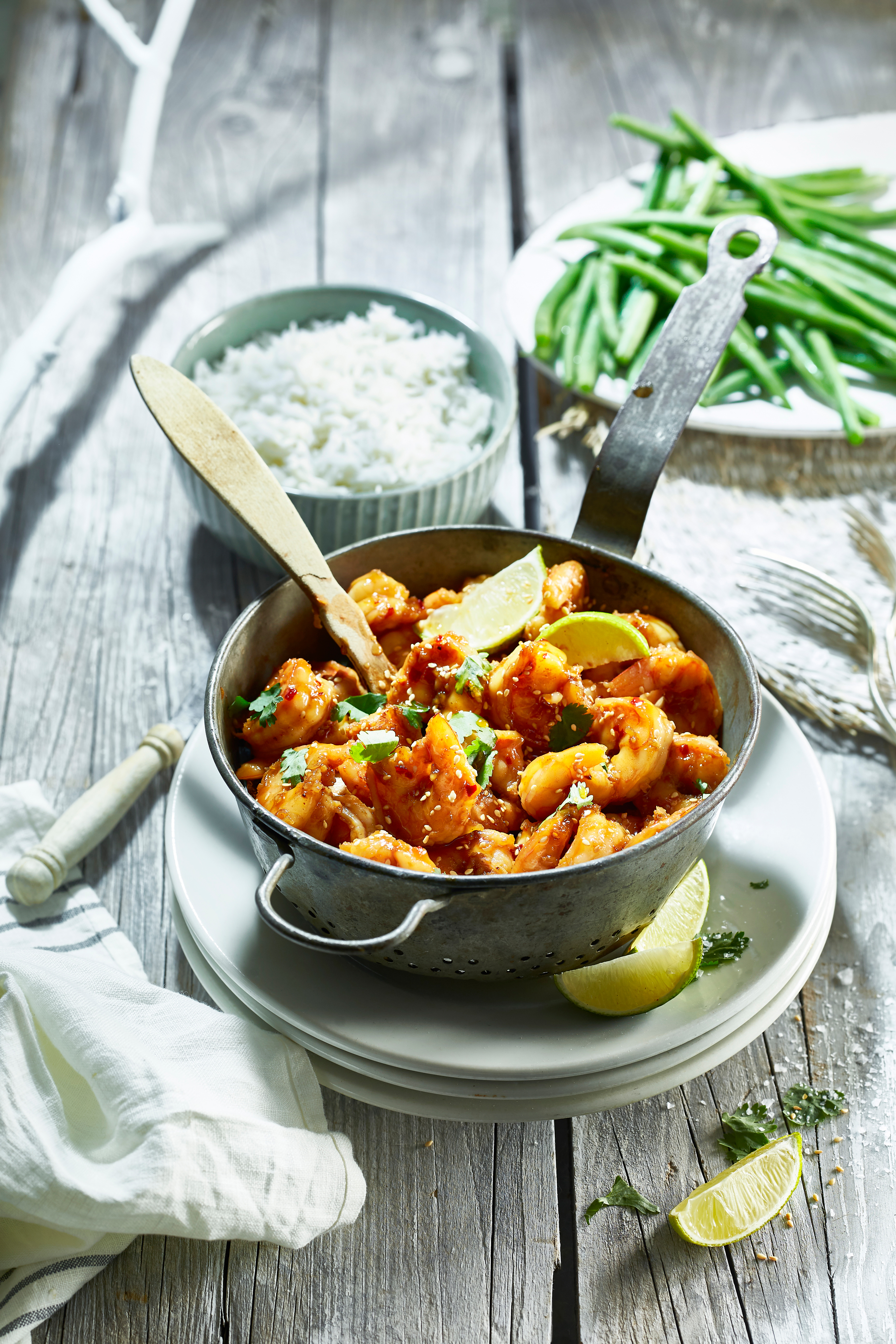 Sticky garnalen met kokosrijst en boontjes